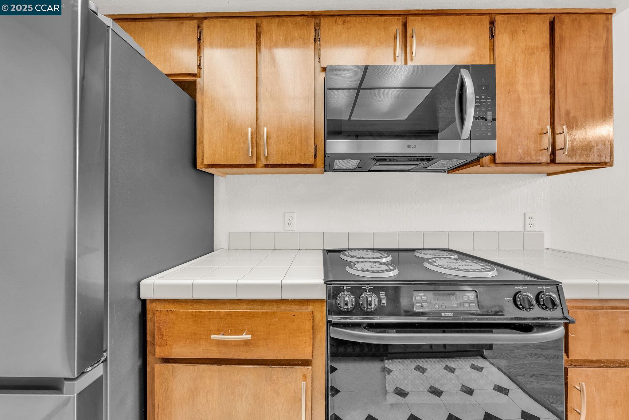 Detail Gallery Image 22 of 44 For 1383 Hull Ln, Martinez,  CA 94553 - 2 Beds | 2 Baths