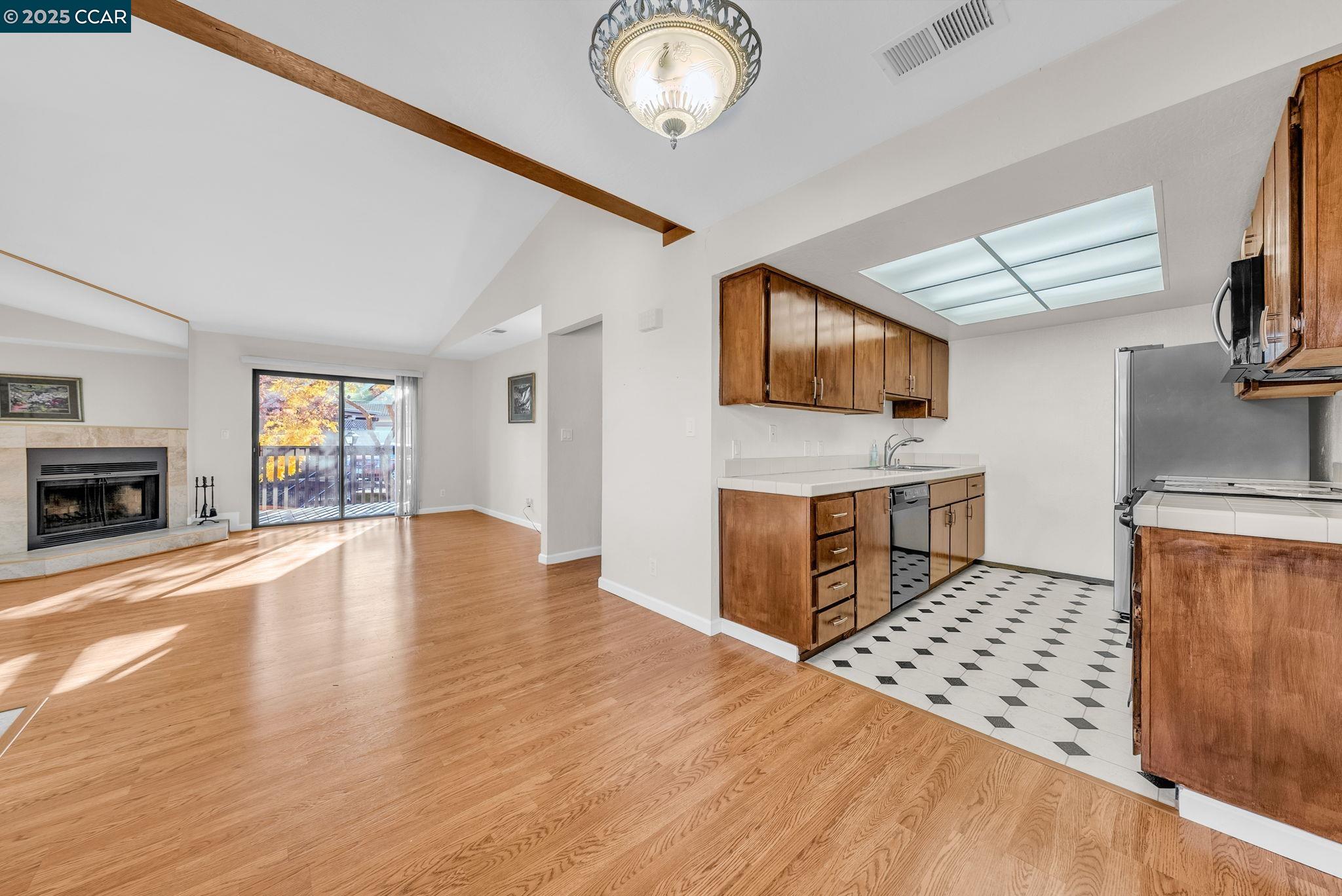 Detail Gallery Image 24 of 44 For 1383 Hull Ln, Martinez,  CA 94553 - 2 Beds | 2 Baths