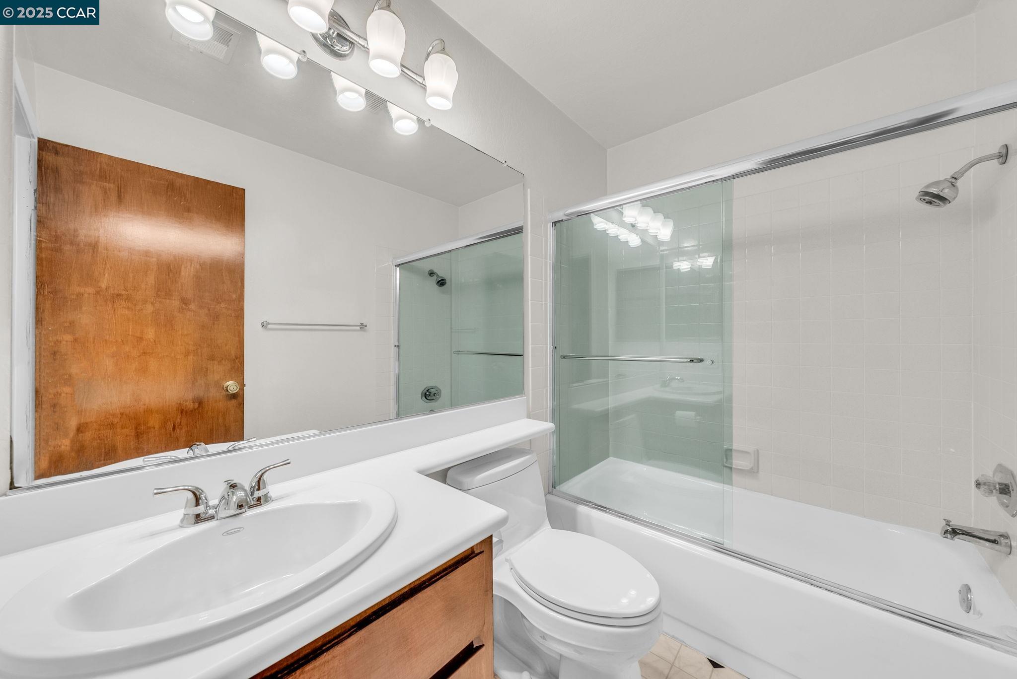 Detail Gallery Image 27 of 44 For 1383 Hull Ln, Martinez,  CA 94553 - 2 Beds | 2 Baths