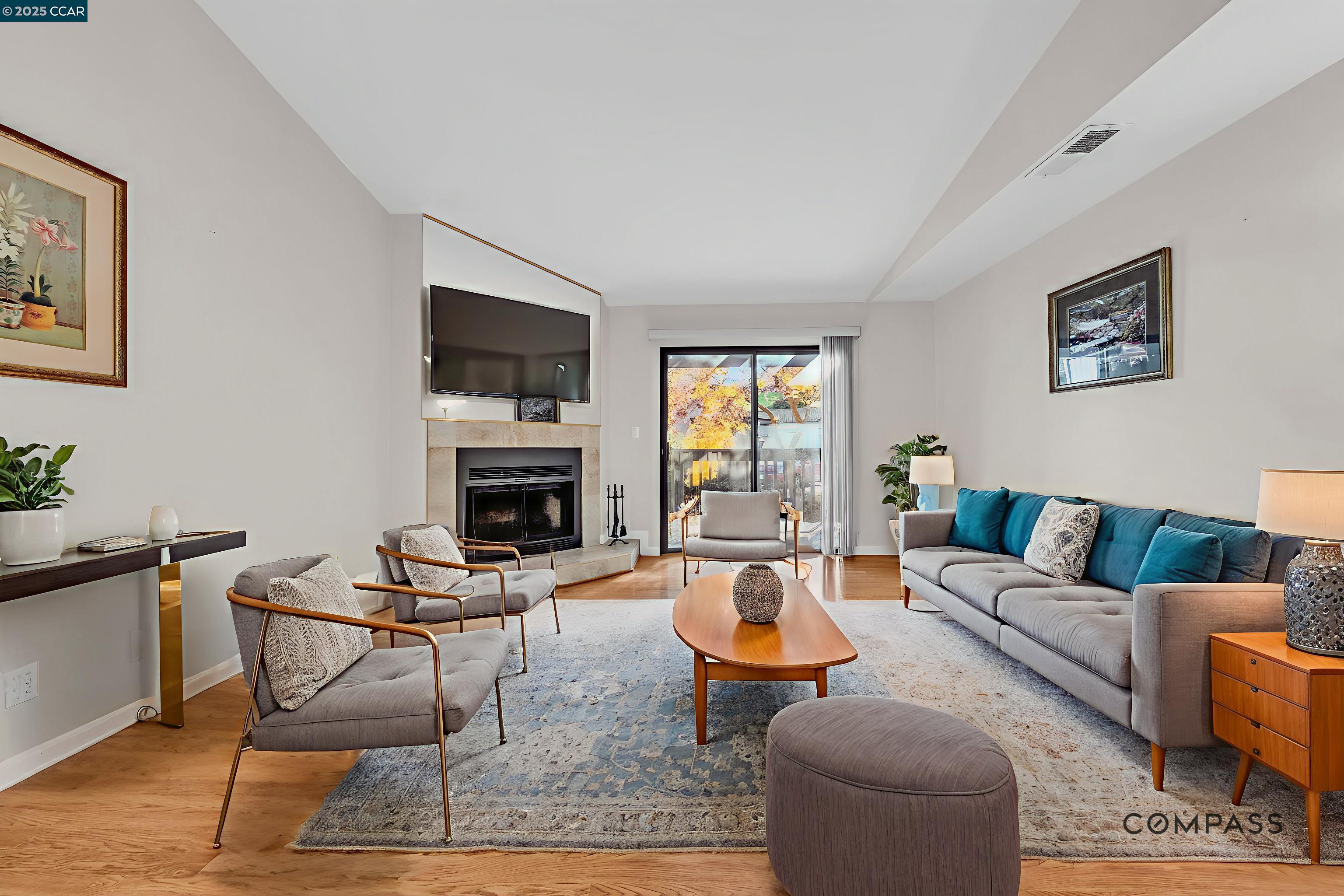 Detail Gallery Image 9 of 44 For 1383 Hull Ln, Martinez,  CA 94553 - 2 Beds | 2 Baths