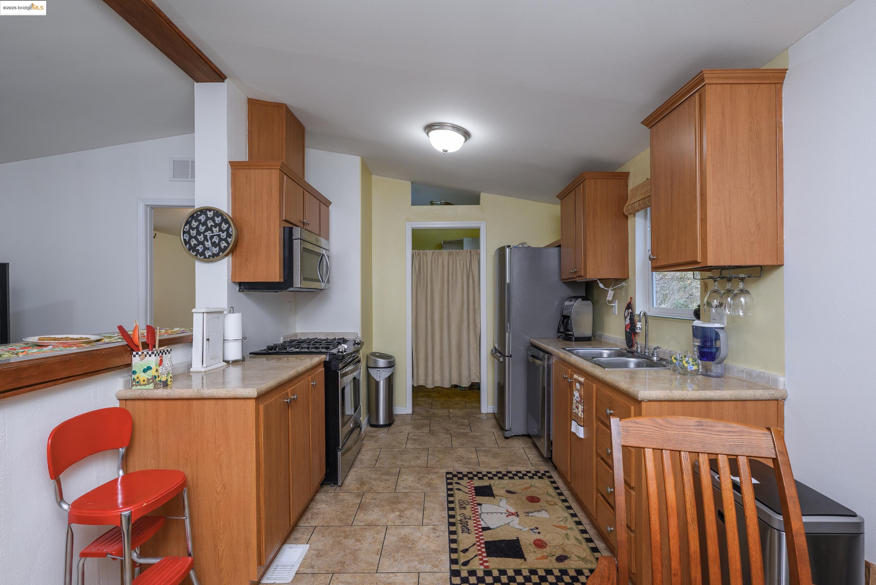 Detail Gallery Image 6 of 17 For 22608 Cedarcrest Rd, Sonora,  CA 95370 - 3 Beds | 2 Baths