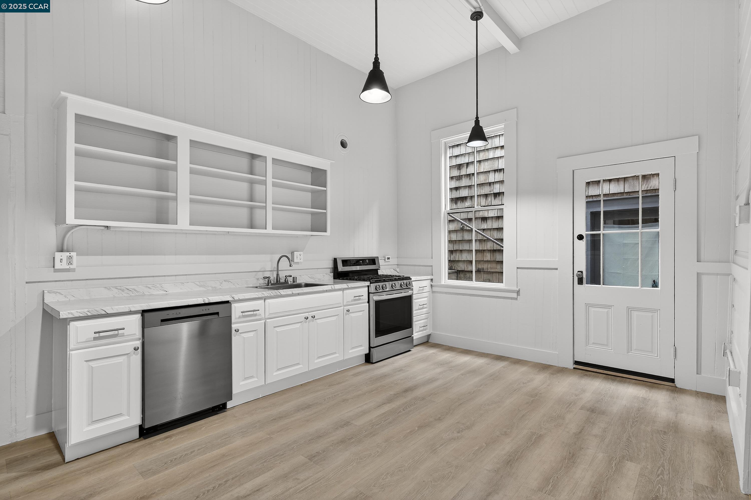 Detail Gallery Image 16 of 59 For 725 Loring Ave, Crockett,  CA 94525 - – Beds | – Baths