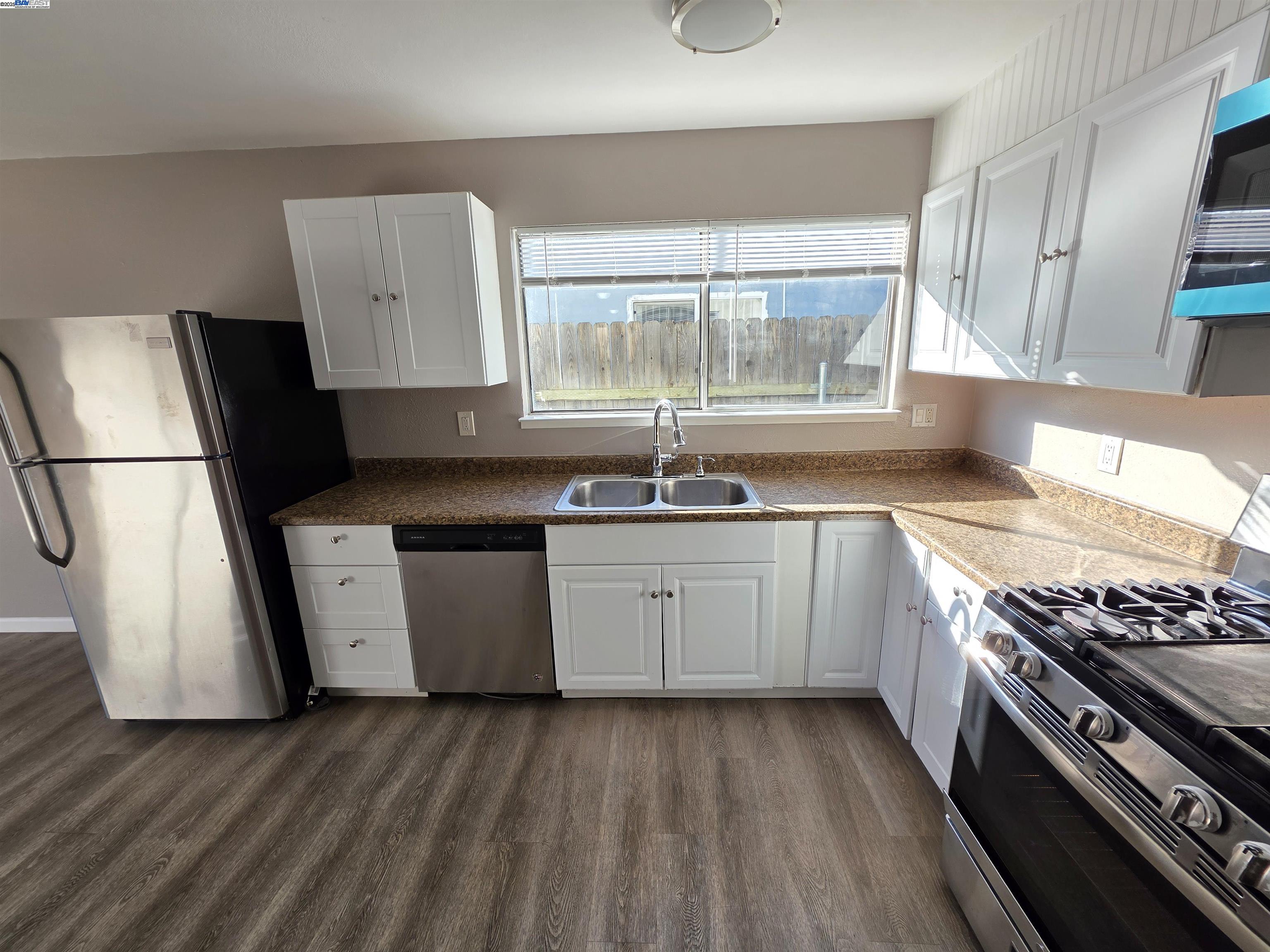 Detail Gallery Image 10 of 41 For 1518 Christina Ave, Stockton,  CA 95204 - 4 Beds | 2 Baths