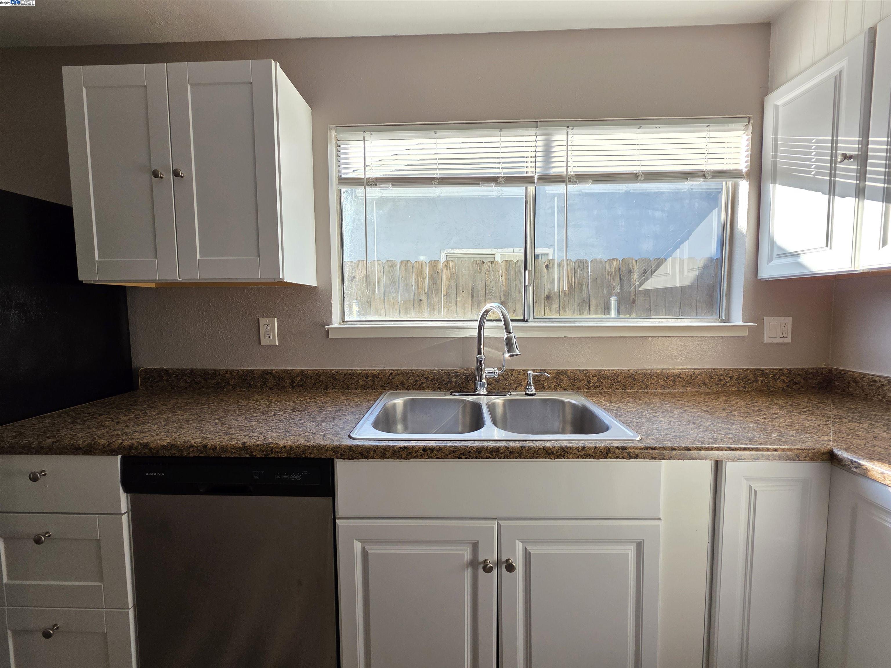 Detail Gallery Image 11 of 41 For 1518 Christina Ave, Stockton,  CA 95204 - 4 Beds | 2 Baths