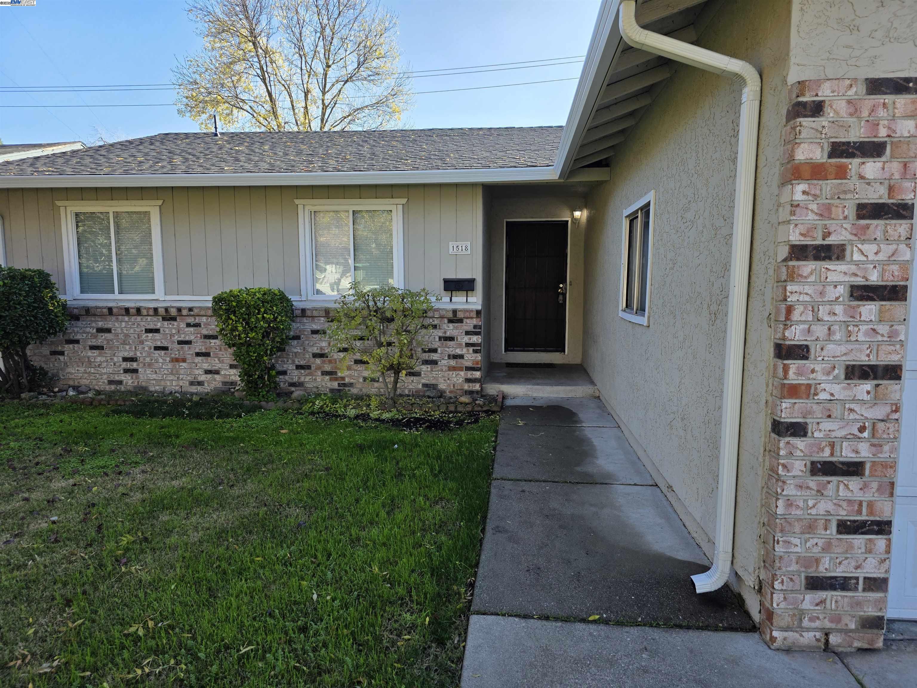 Detail Gallery Image 4 of 41 For 1518 Christina Ave, Stockton,  CA 95204 - 4 Beds | 2 Baths