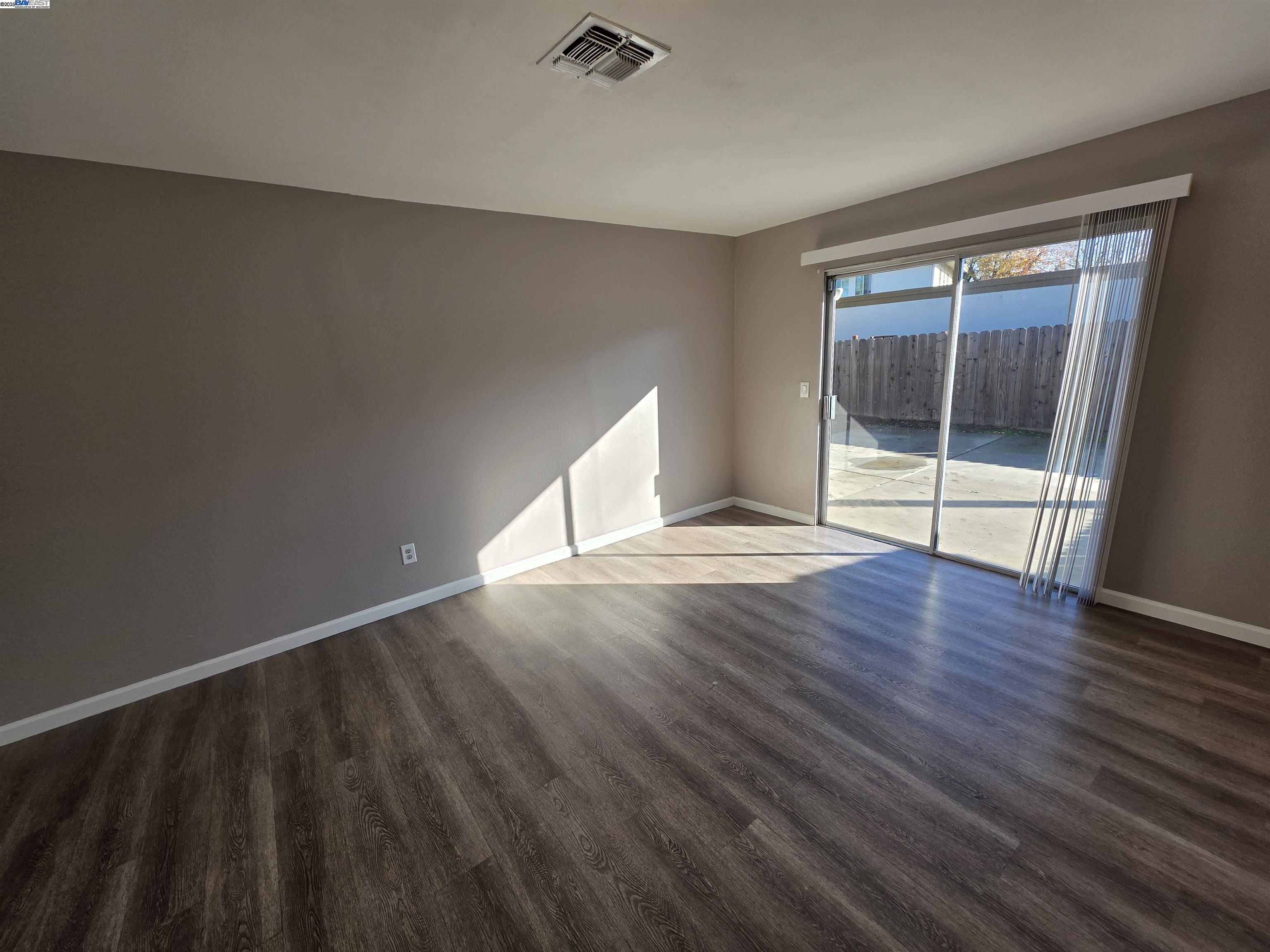 Detail Gallery Image 5 of 41 For 1518 Christina Ave, Stockton,  CA 95204 - 4 Beds | 2 Baths