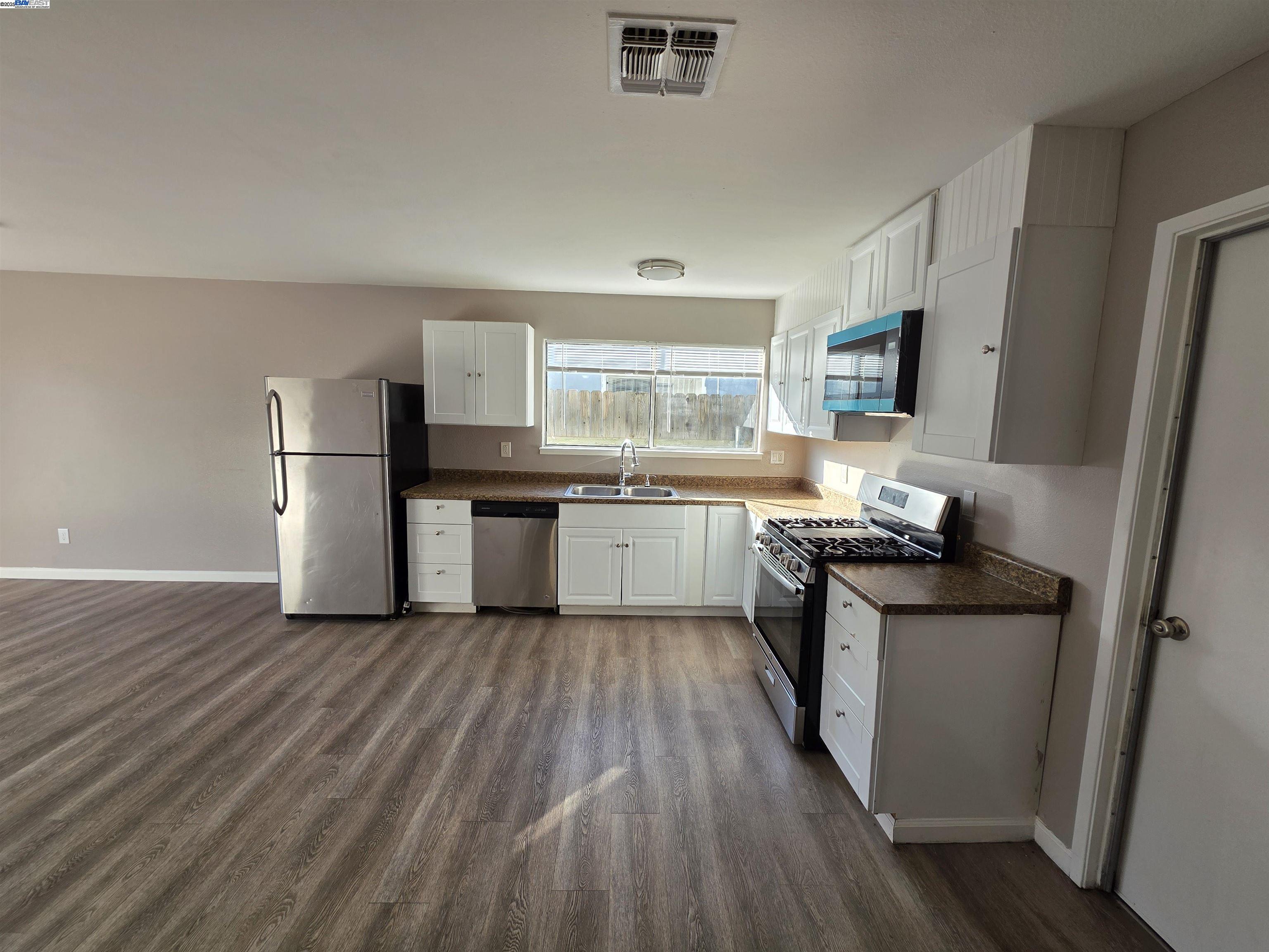 Detail Gallery Image 9 of 41 For 1518 Christina Ave, Stockton,  CA 95204 - 4 Beds | 2 Baths