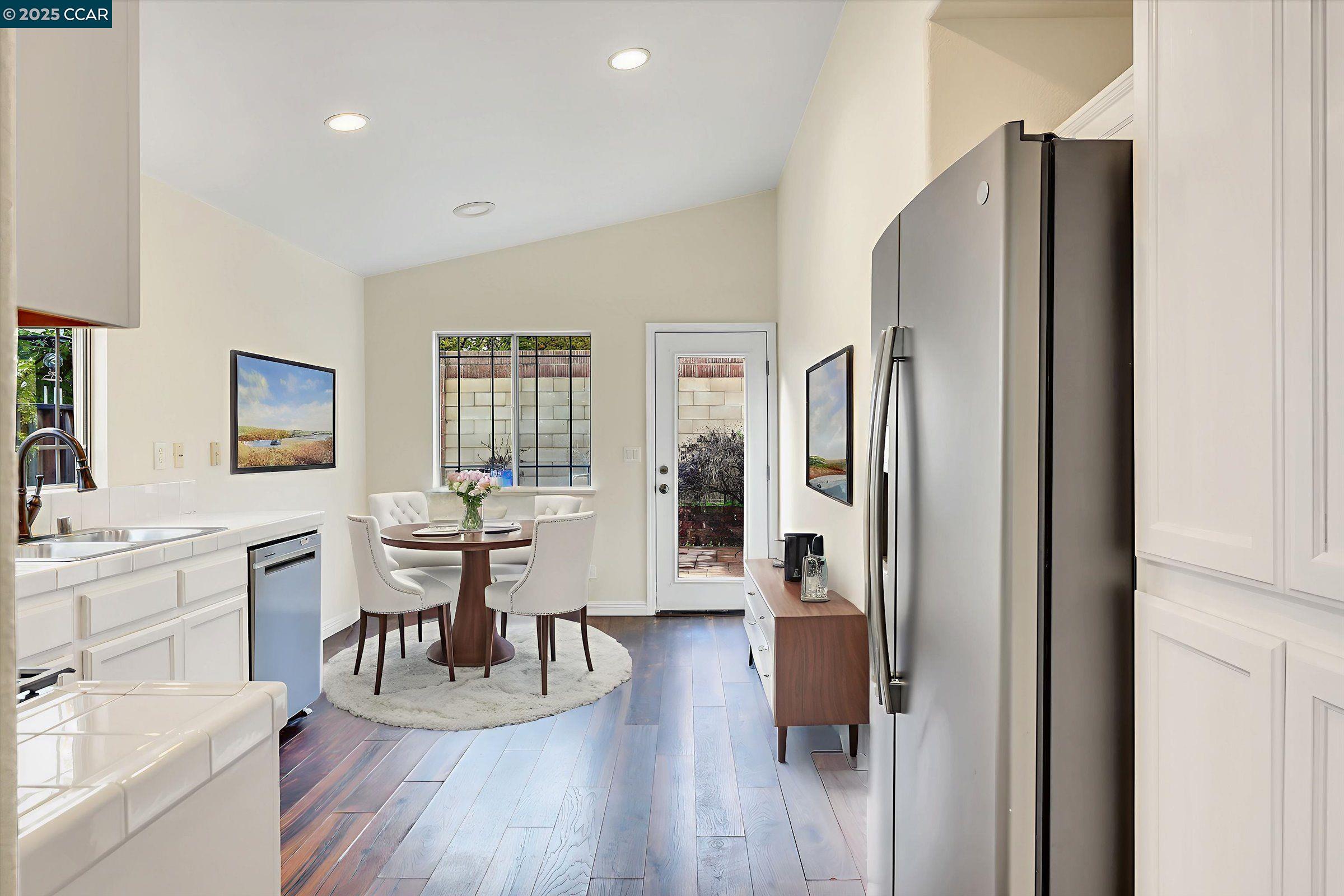 Detail Gallery Image 11 of 23 For 220 Roundhill Dr, Vacaville,  CA 95687 - 3 Beds | 2 Baths