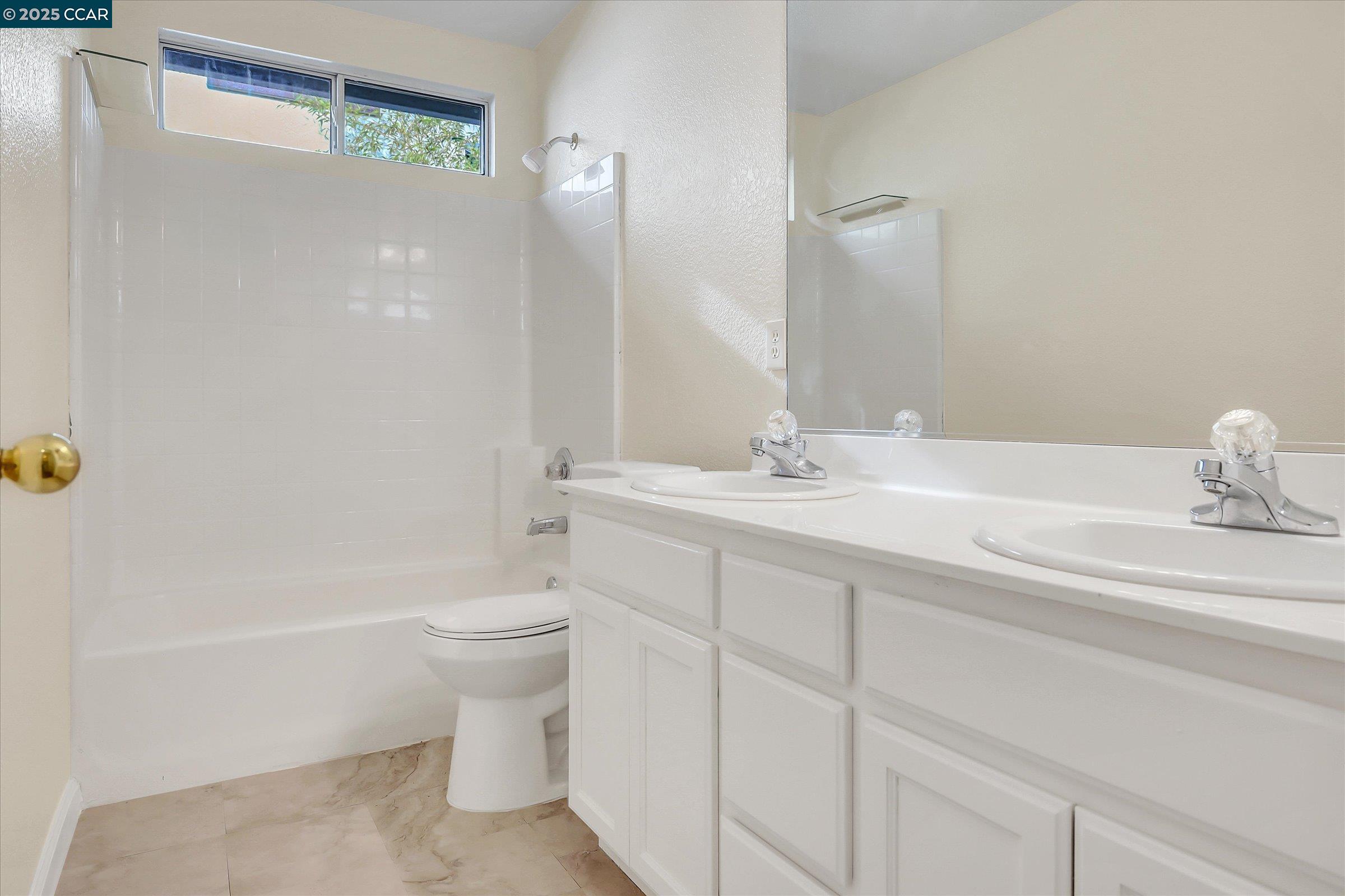 Detail Gallery Image 15 of 23 For 220 Roundhill Dr, Vacaville,  CA 95687 - 3 Beds | 2 Baths