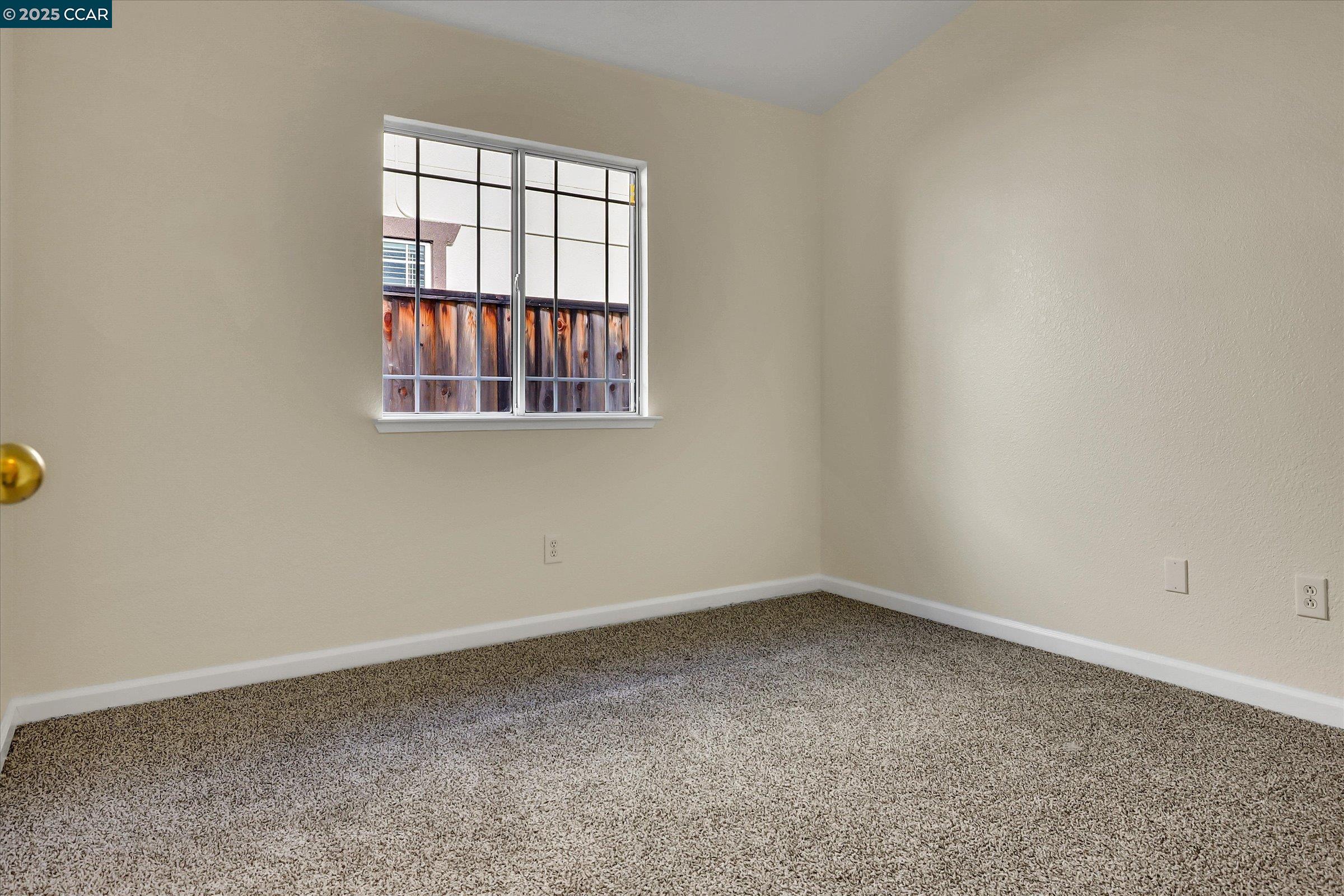 Detail Gallery Image 16 of 23 For 220 Roundhill Dr, Vacaville,  CA 95687 - 3 Beds | 2 Baths