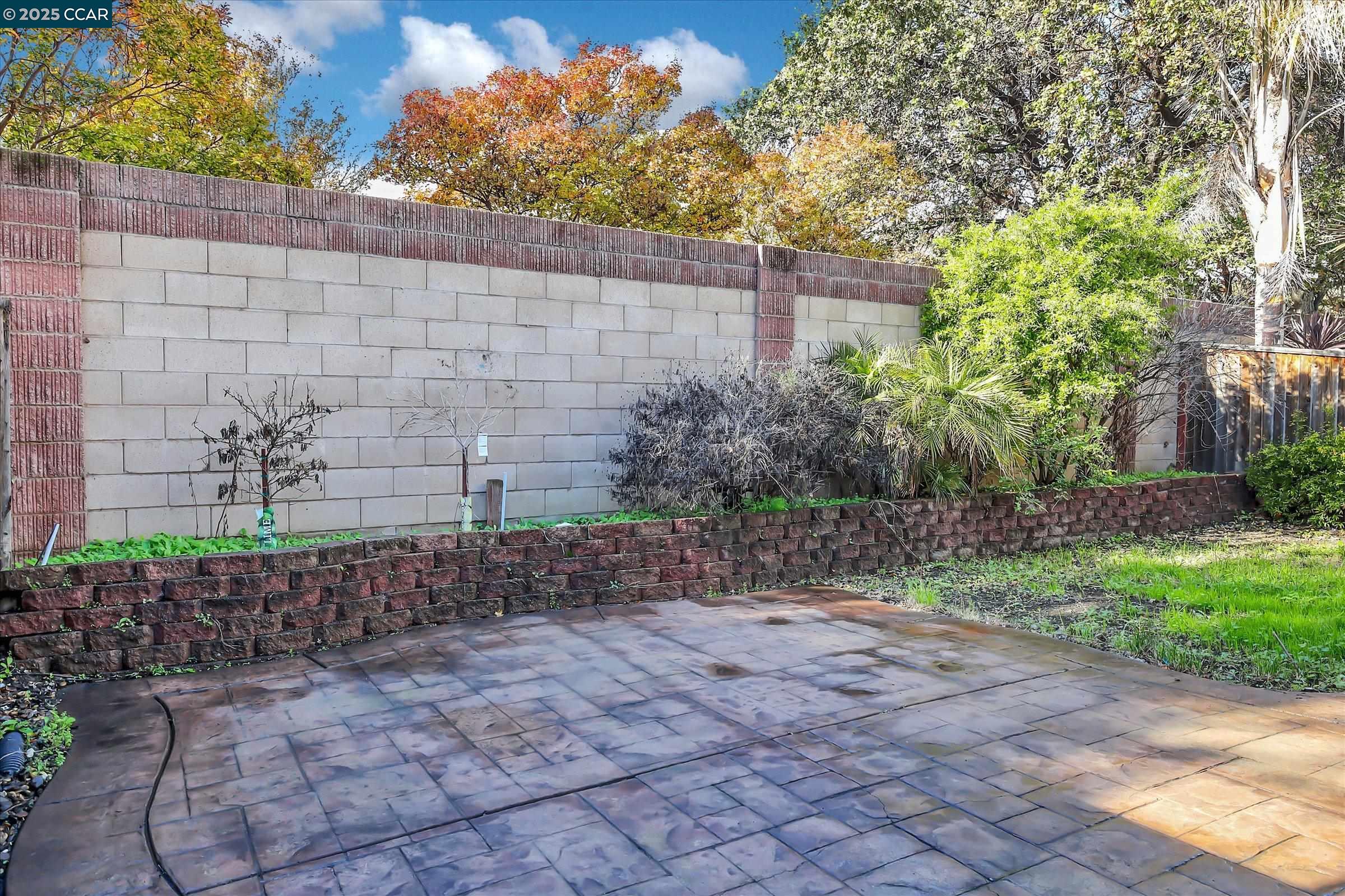 Detail Gallery Image 20 of 23 For 220 Roundhill Dr, Vacaville,  CA 95687 - 3 Beds | 2 Baths