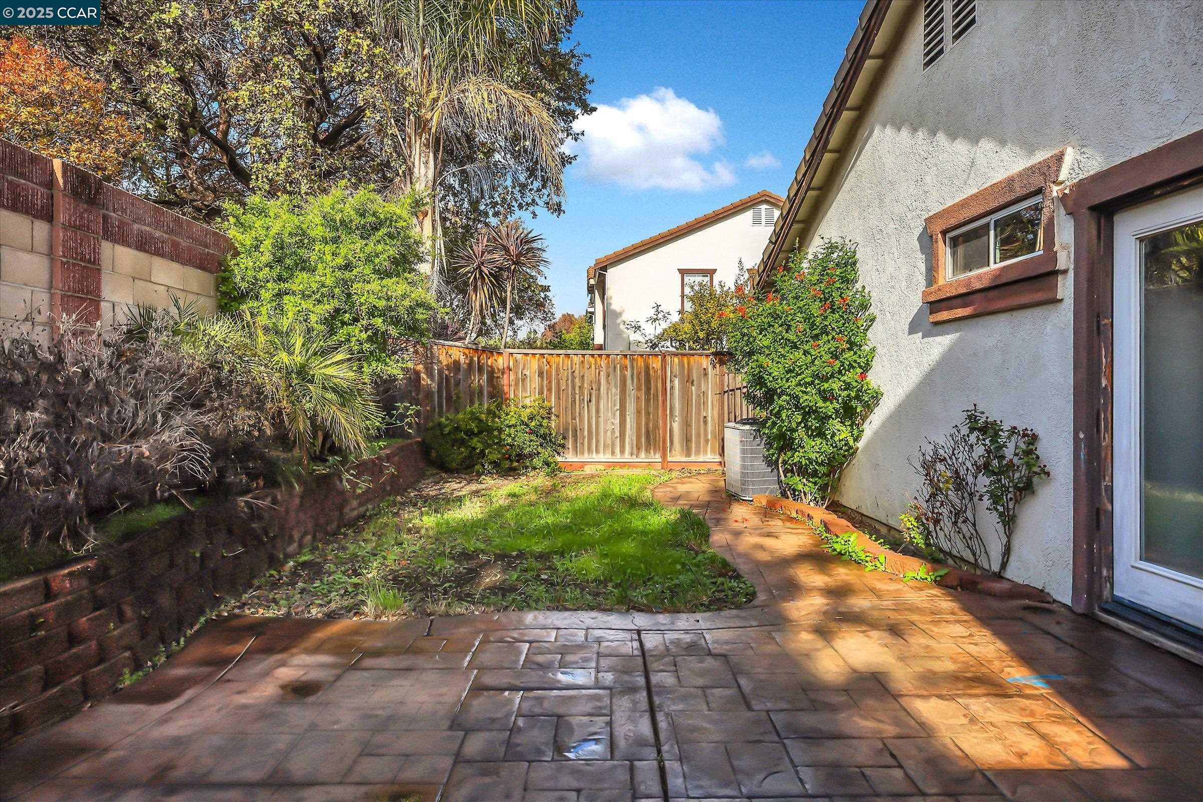 Detail Gallery Image 21 of 23 For 220 Roundhill Dr, Vacaville,  CA 95687 - 3 Beds | 2 Baths