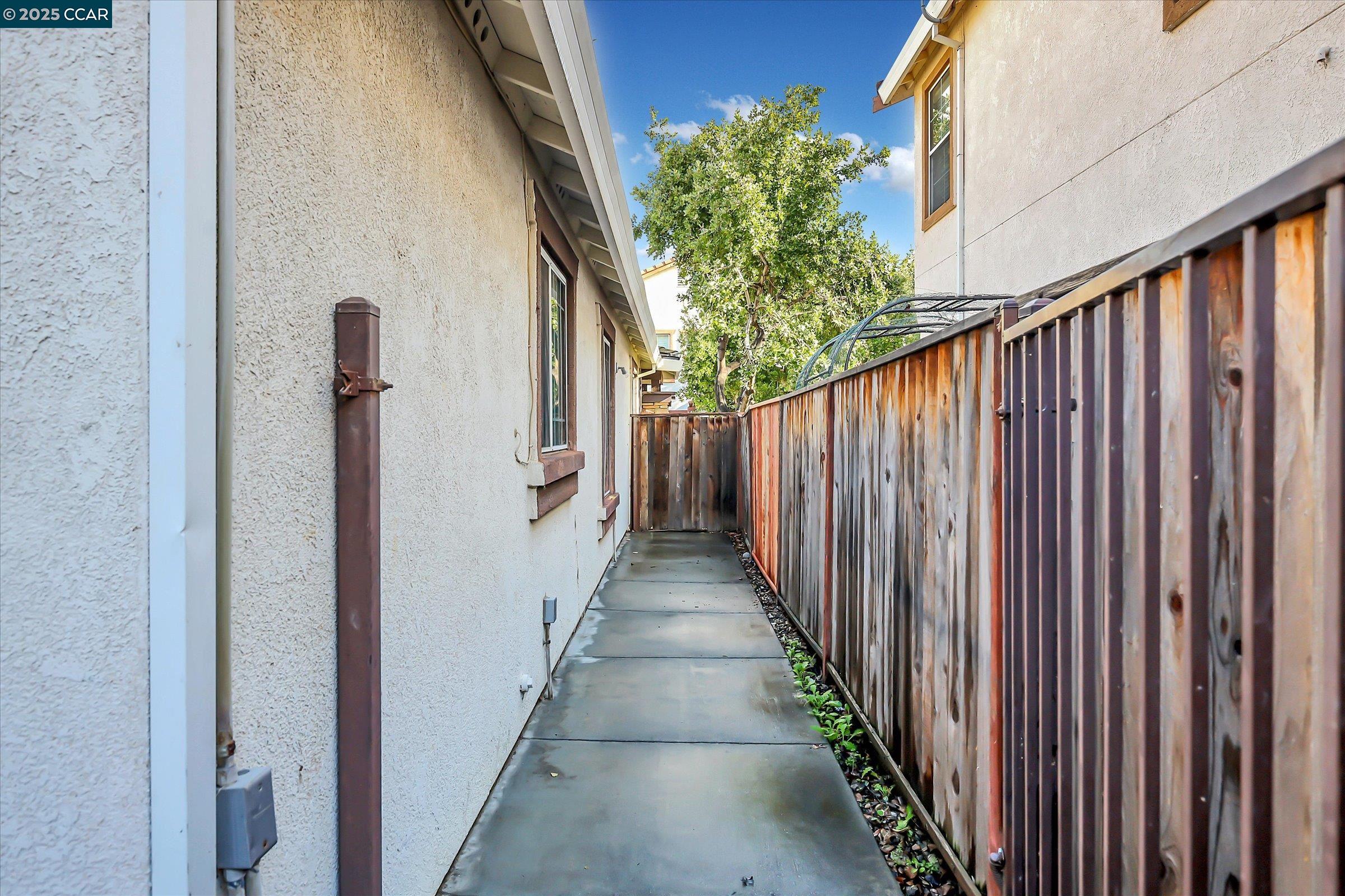 Detail Gallery Image 23 of 23 For 220 Roundhill Dr, Vacaville,  CA 95687 - 3 Beds | 2 Baths