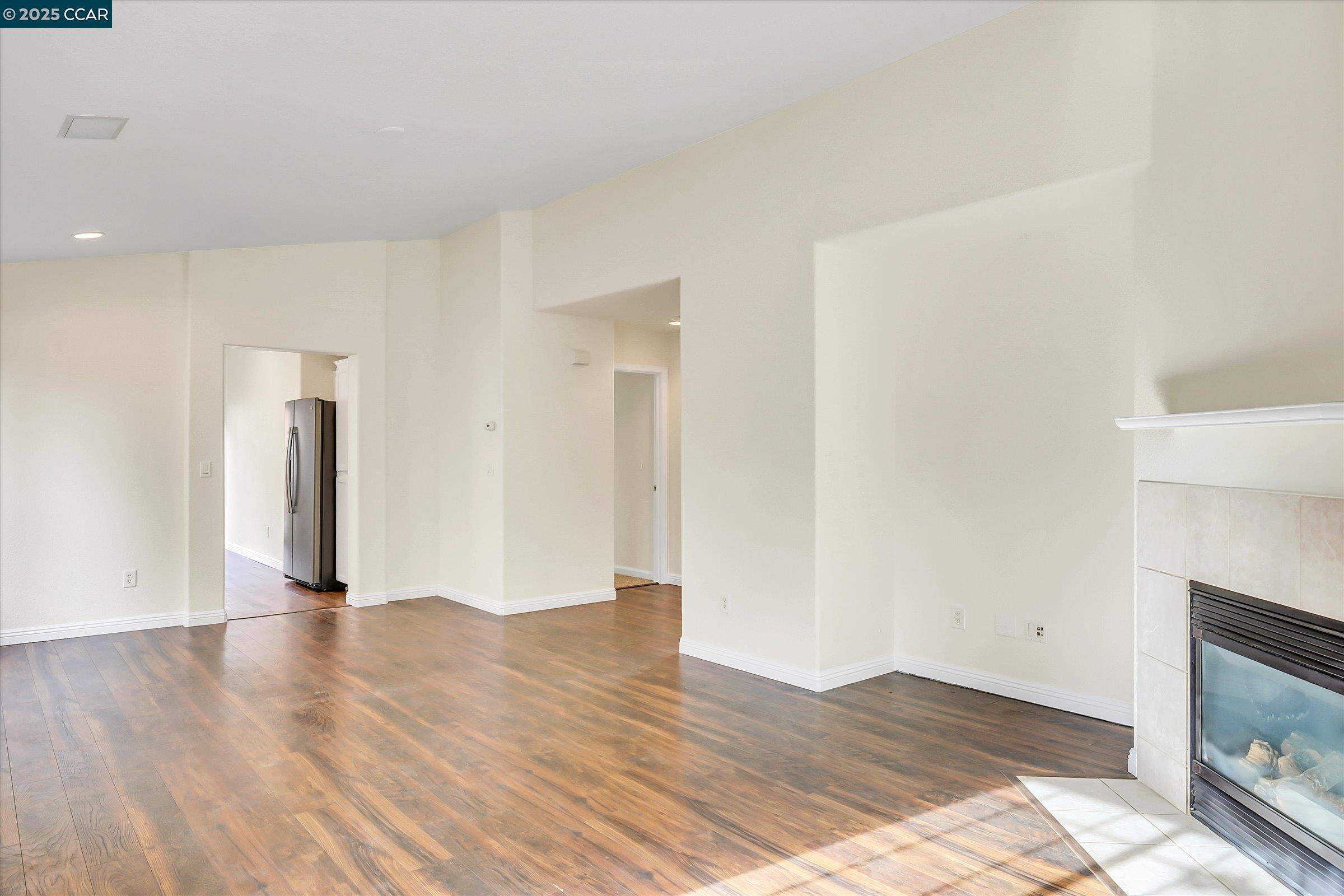 Detail Gallery Image 6 of 23 For 220 Roundhill Dr, Vacaville,  CA 95687 - 3 Beds | 2 Baths