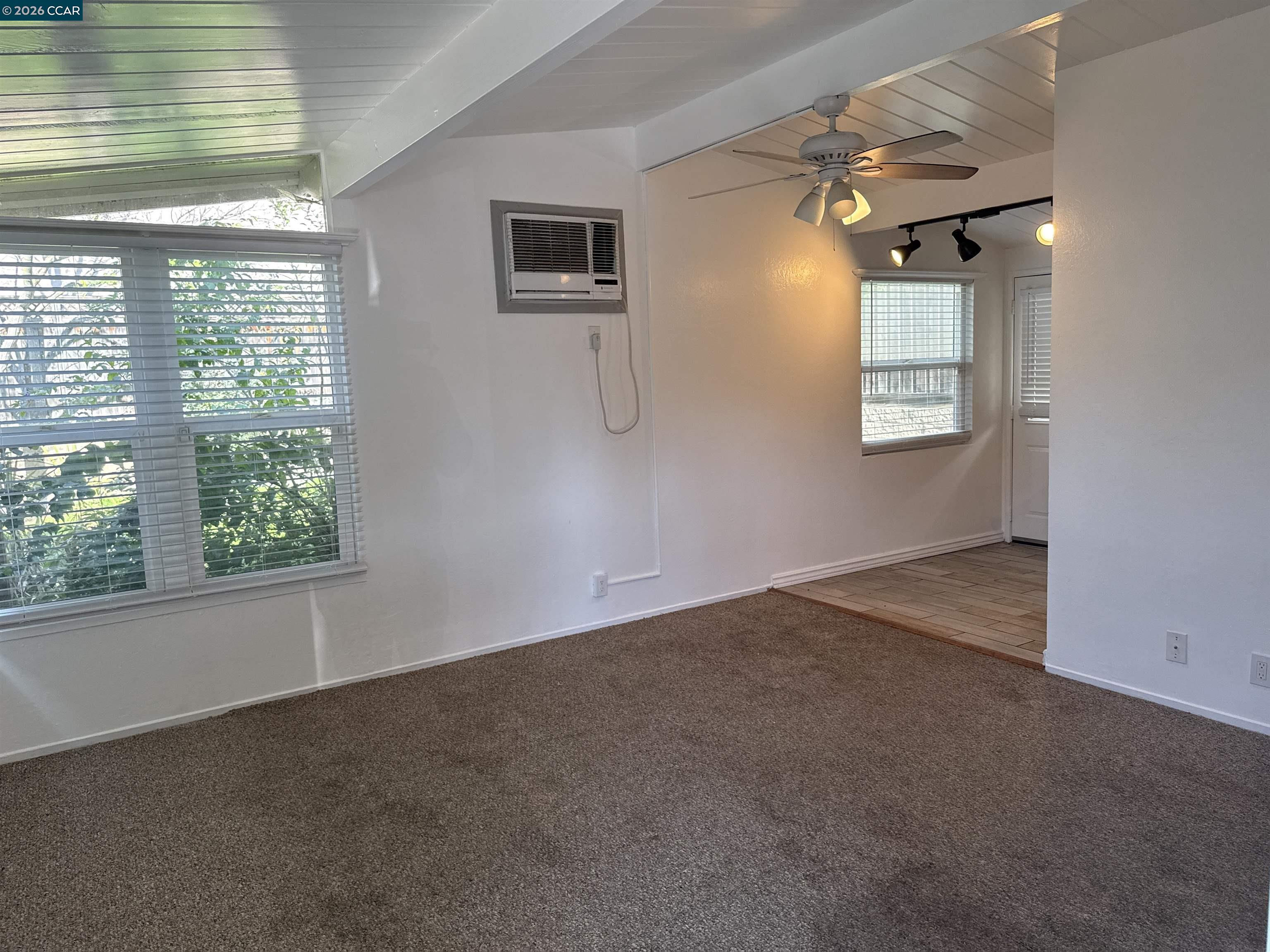 Detail Gallery Image 3 of 12 For 2875 Euclid Ave, Concord,  CA 94519 - 2 Beds | 1 Baths