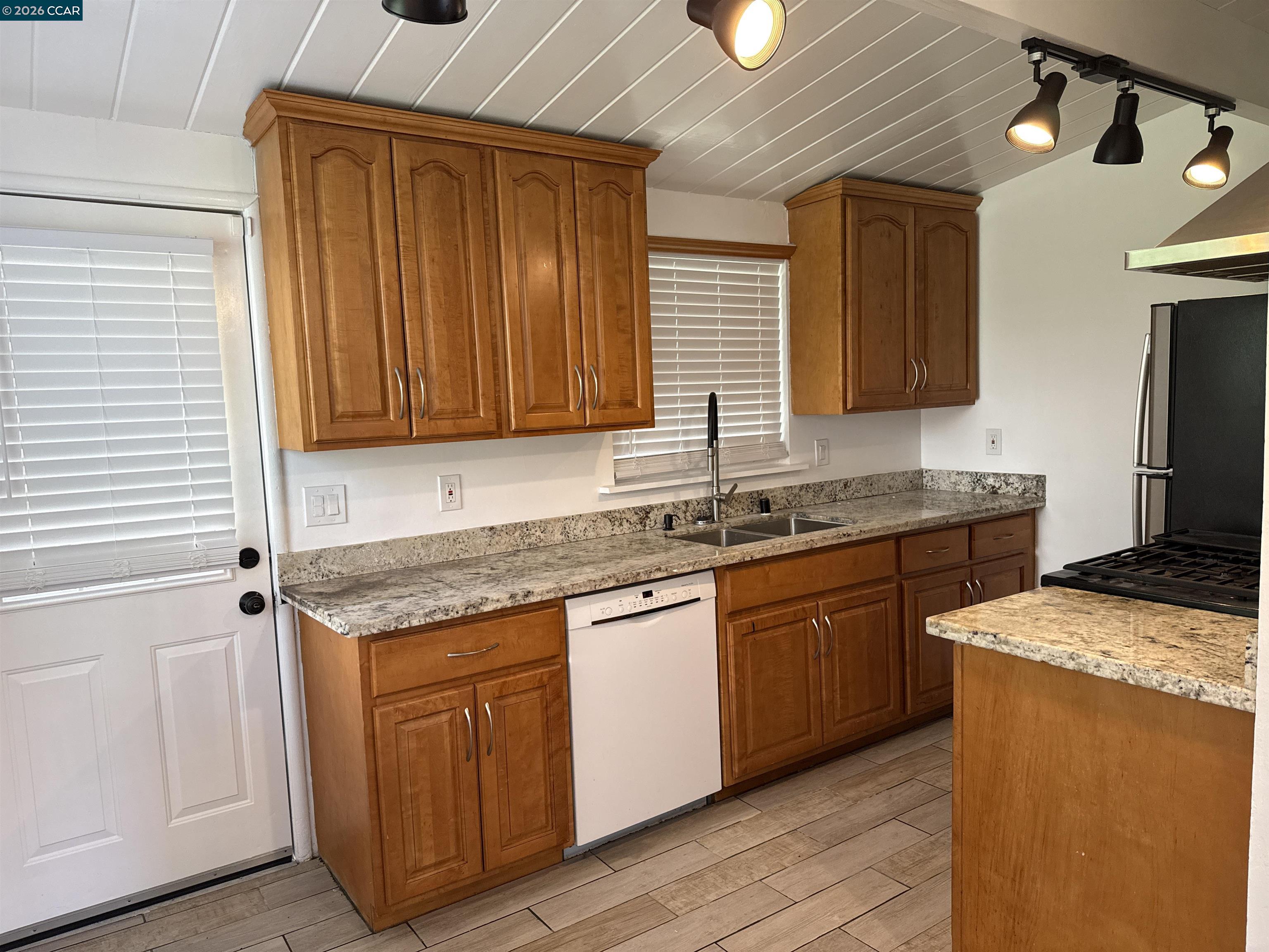 Detail Gallery Image 4 of 12 For 2875 Euclid Ave, Concord,  CA 94519 - 2 Beds | 1 Baths