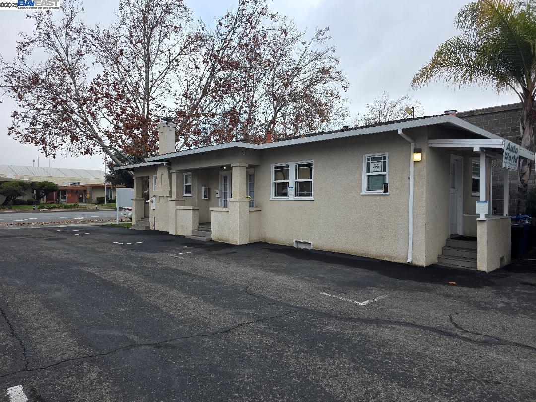 Detail Gallery Image 2 of 8 For 38458 Fremont Blvd., Fremont,  CA 94536 - – Beds | – Baths