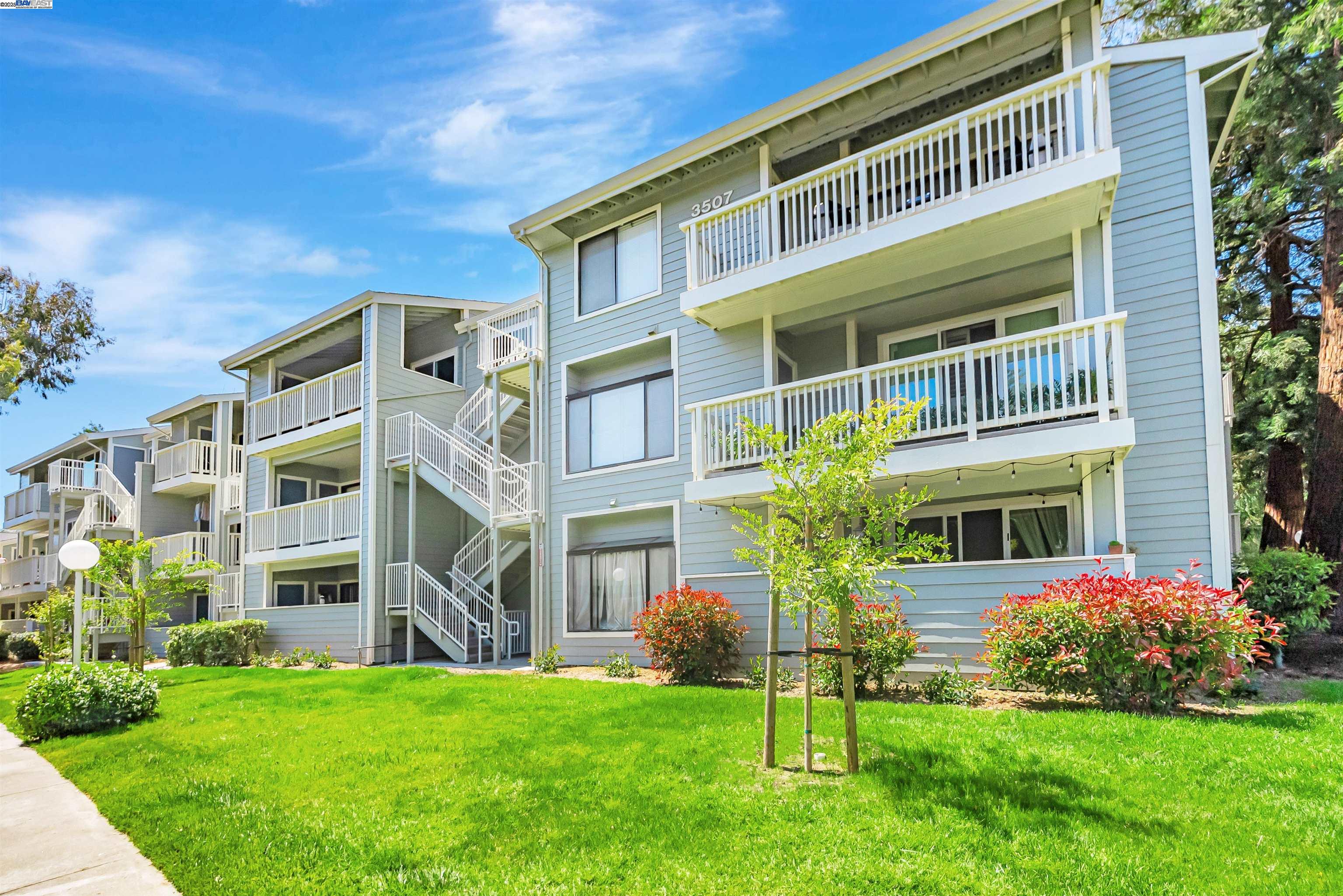 Front Image Thumbnail for BE41119411