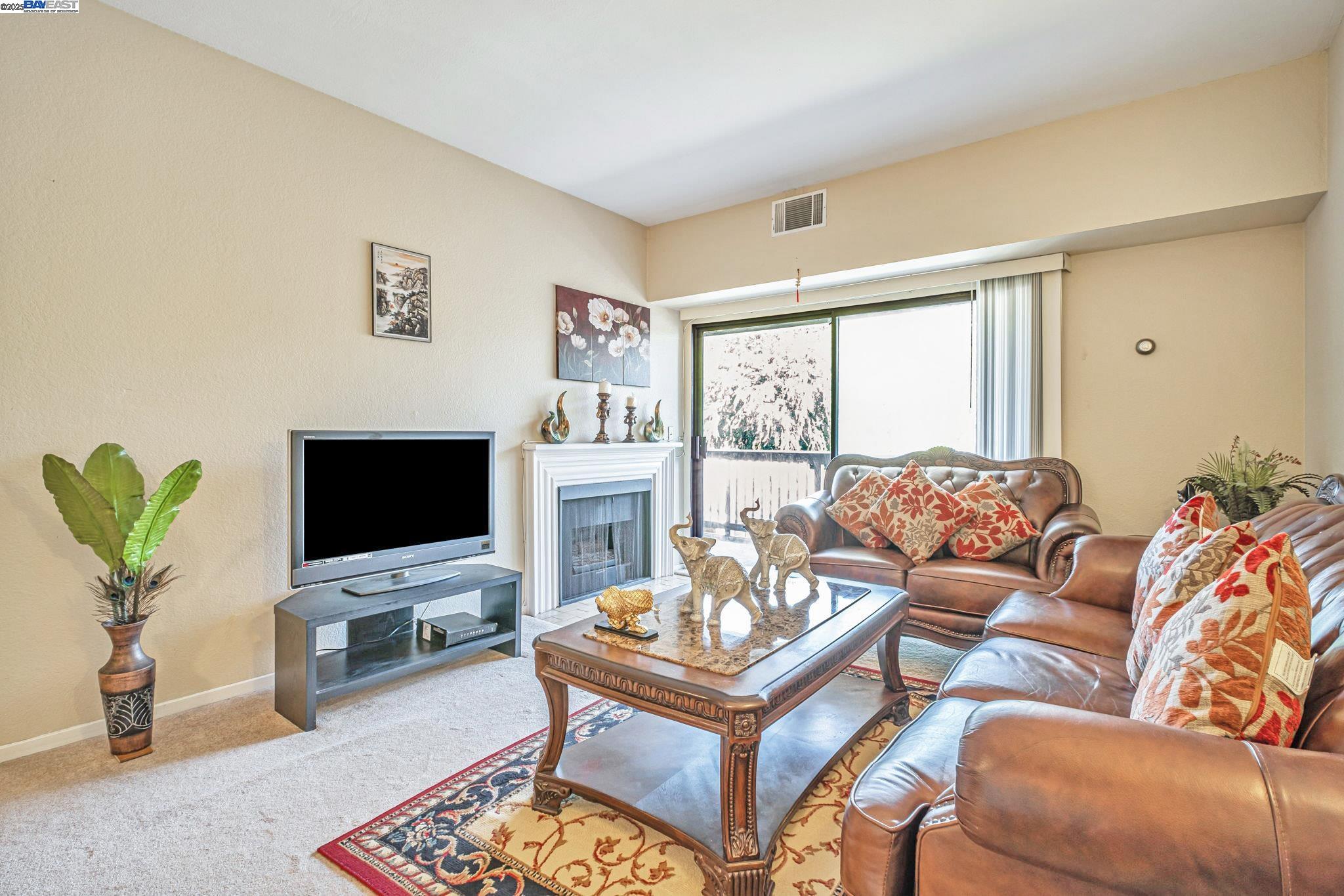 Detail Gallery Image 4 of 36 For 3507 Buttonwood Ter #203,  Fremont,  CA 94536 - 2 Beds | 2 Baths