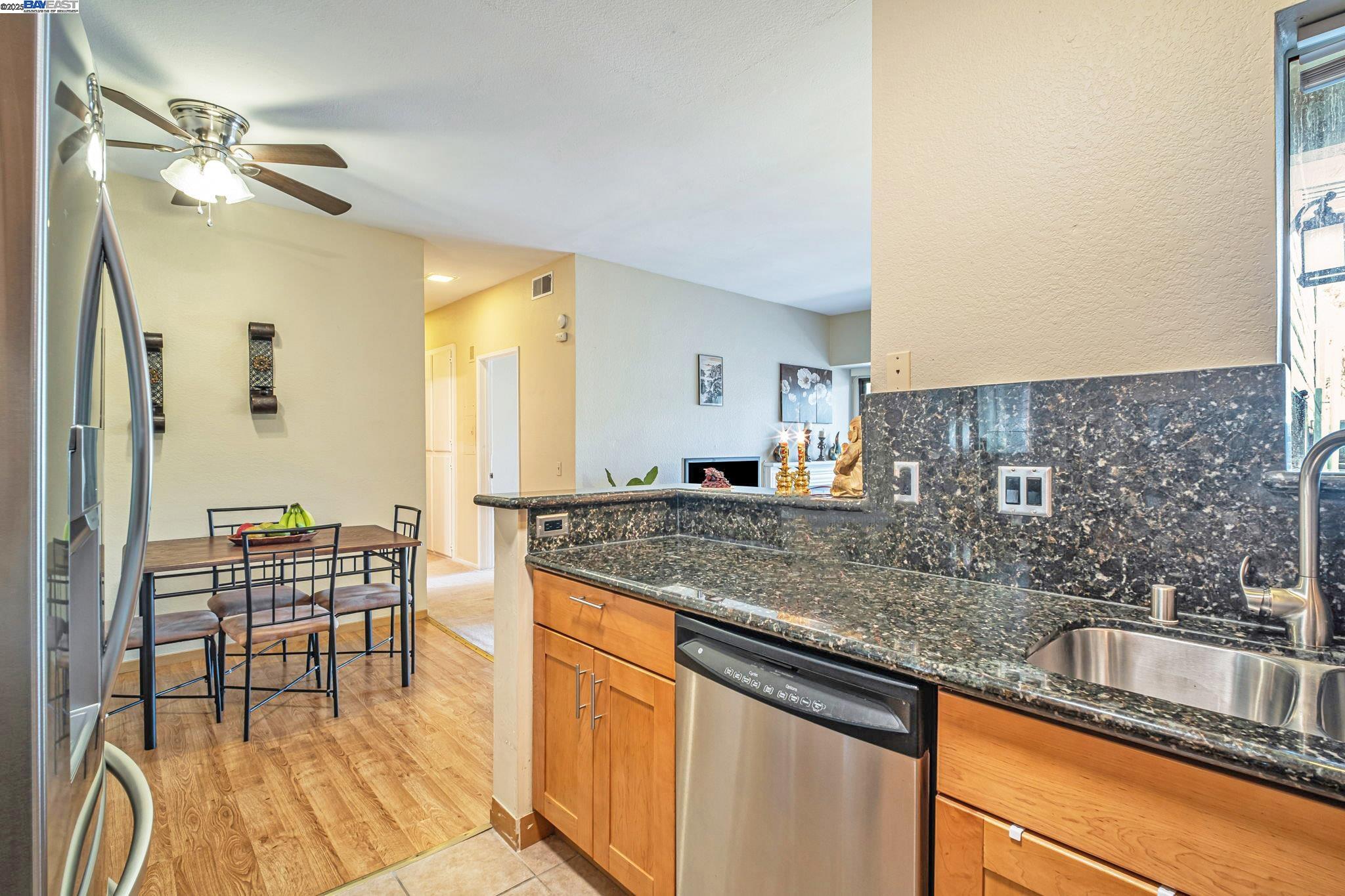 Detail Gallery Image 10 of 36 For 3507 Buttonwood Ter #203,  Fremont,  CA 94536 - 2 Beds | 2 Baths