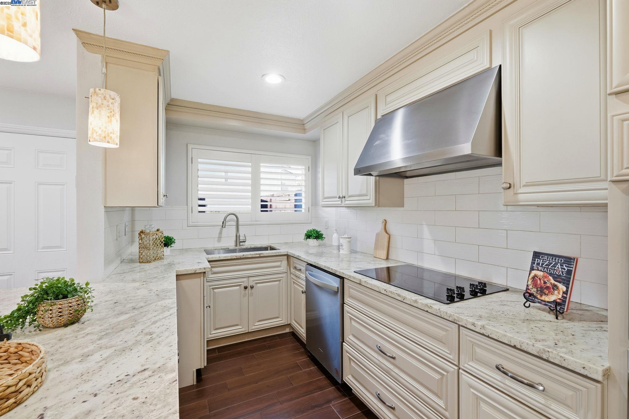 Detail Gallery Image 16 of 48 For 4091 Lorenzo Ter, Fremont,  CA 94536 - 4 Beds | 1/1 Baths