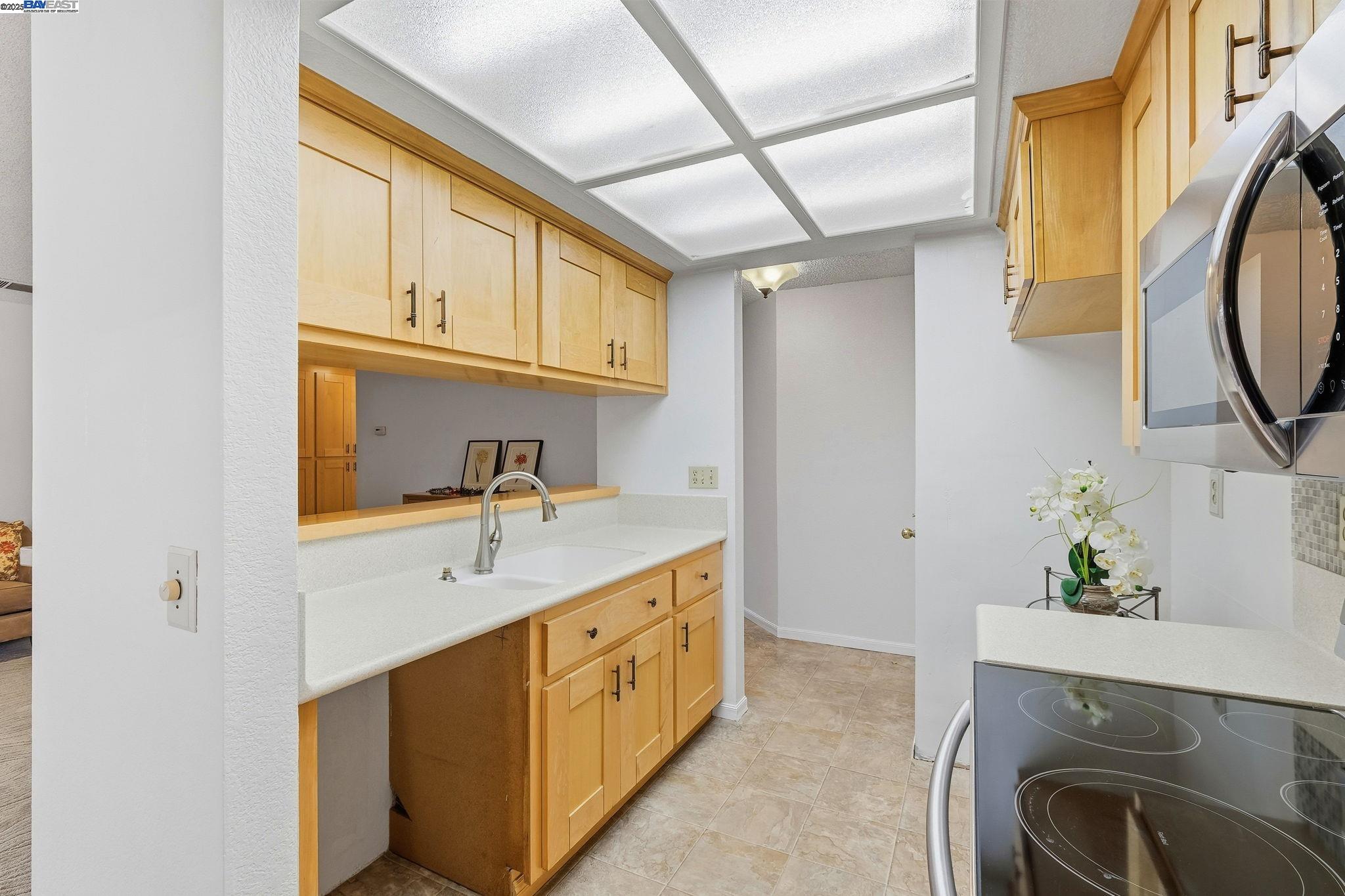 Detail Gallery Image 12 of 34 For 976 Huntington Ter, Fremont,  CA 94536 - 2 Beds | 2 Baths