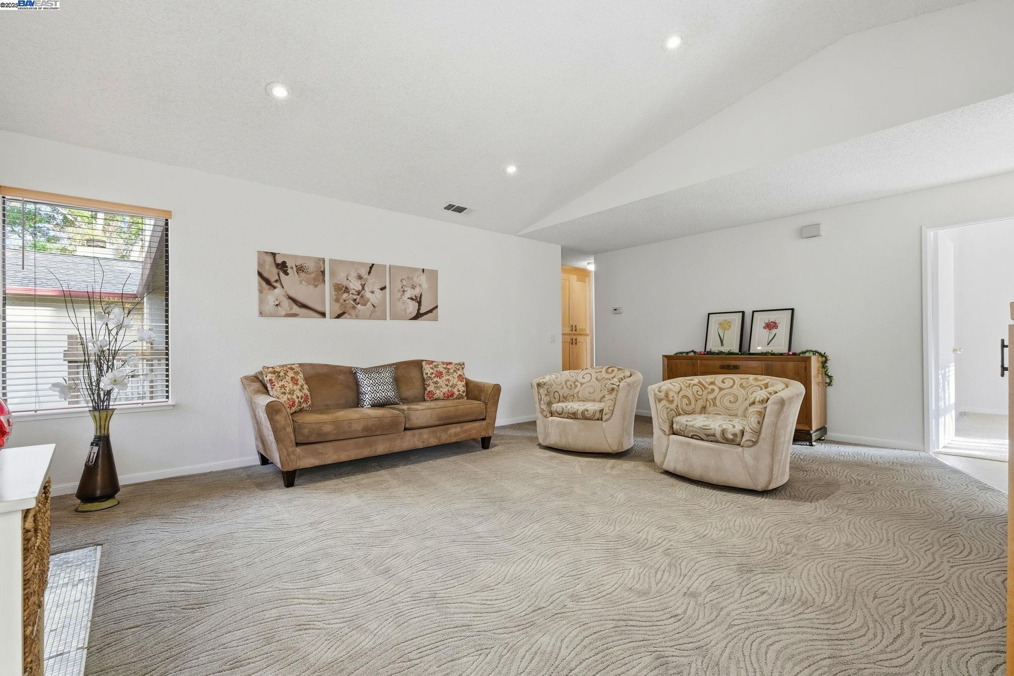 Detail Gallery Image 4 of 34 For 976 Huntington Ter, Fremont,  CA 94536 - 2 Beds | 2 Baths