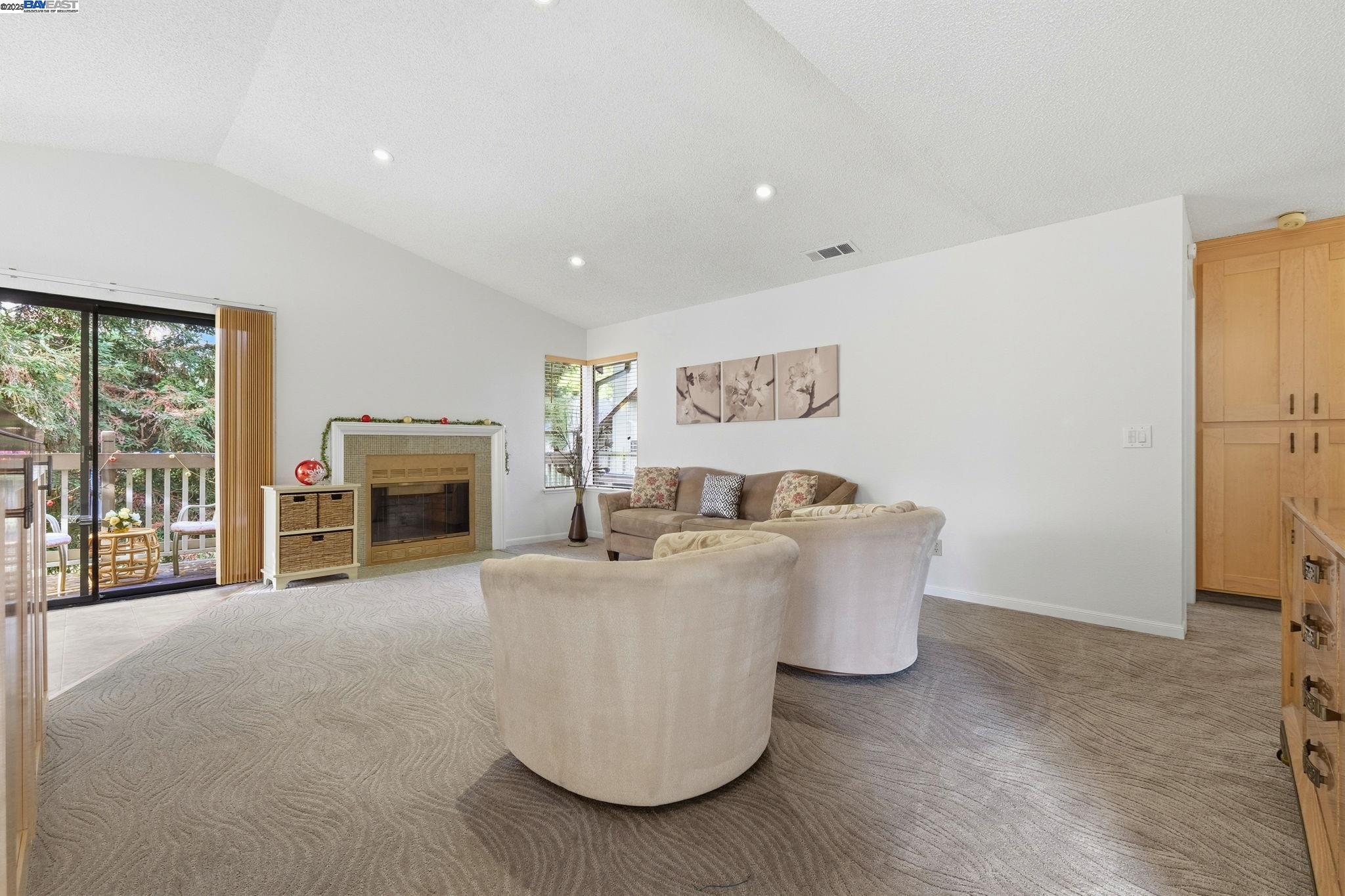 Detail Gallery Image 5 of 34 For 976 Huntington Ter, Fremont,  CA 94536 - 2 Beds | 2 Baths