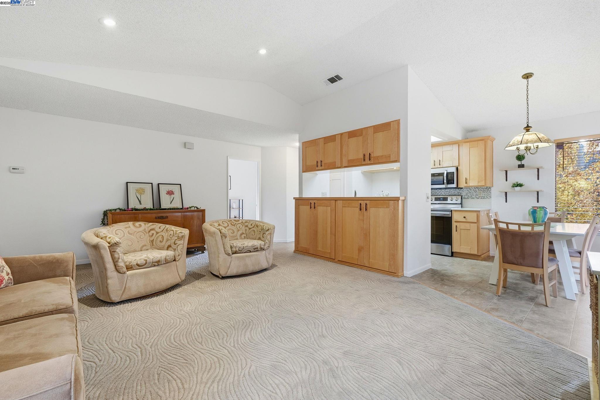 Detail Gallery Image 6 of 34 For 976 Huntington Ter, Fremont,  CA 94536 - 2 Beds | 2 Baths