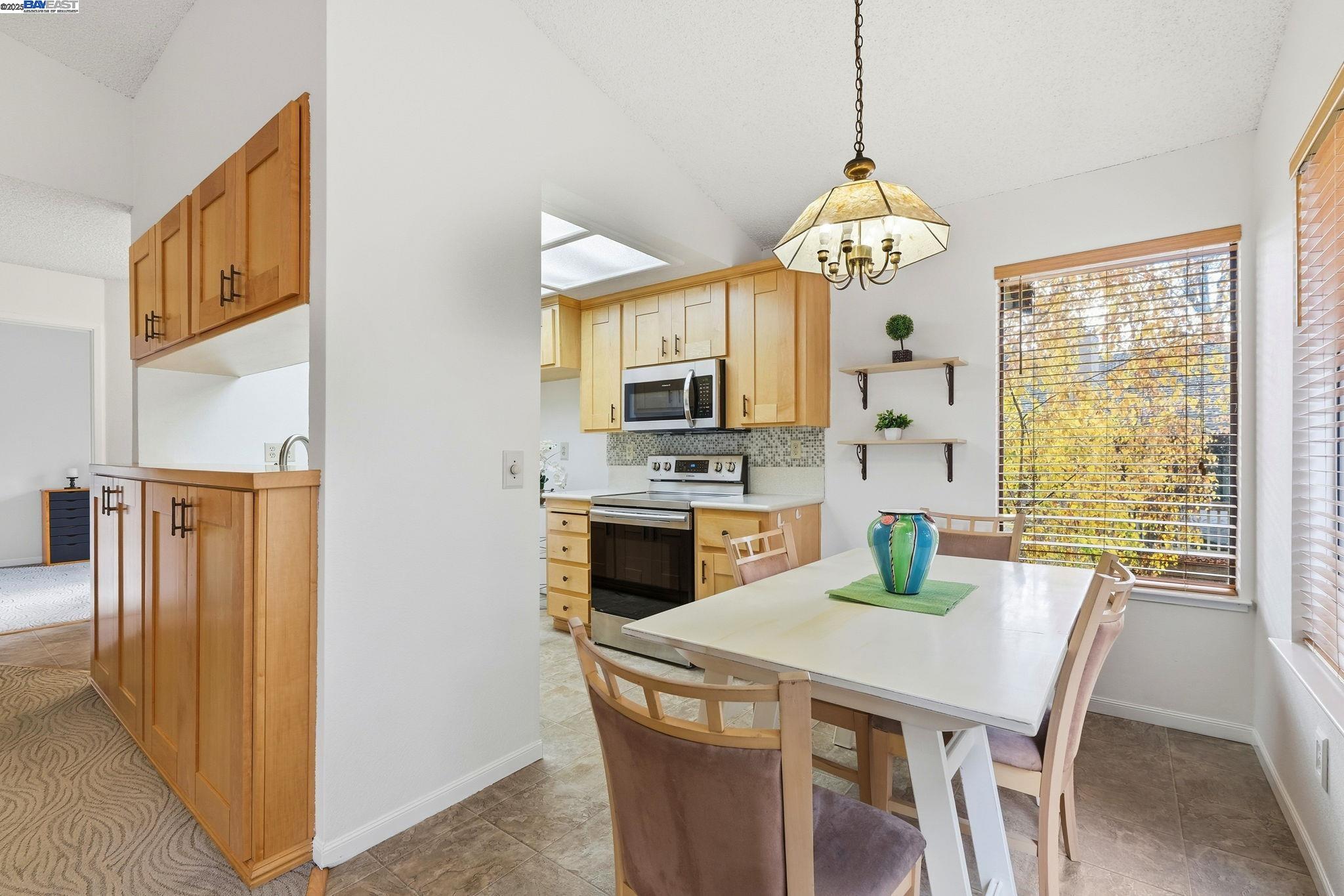 Detail Gallery Image 8 of 34 For 976 Huntington Ter, Fremont,  CA 94536 - 2 Beds | 2 Baths