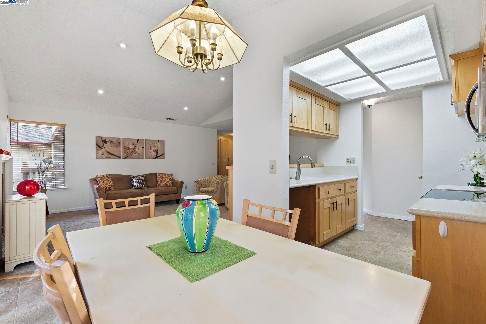 Detail Gallery Image 9 of 34 For 976 Huntington Ter, Fremont,  CA 94536 - 2 Beds | 2 Baths