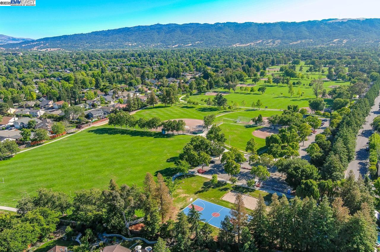 Detail Gallery Image 6 of 52 For 3227 Harvey Ct, Pleasanton,  CA 94588 - 4 Beds | 3 Baths