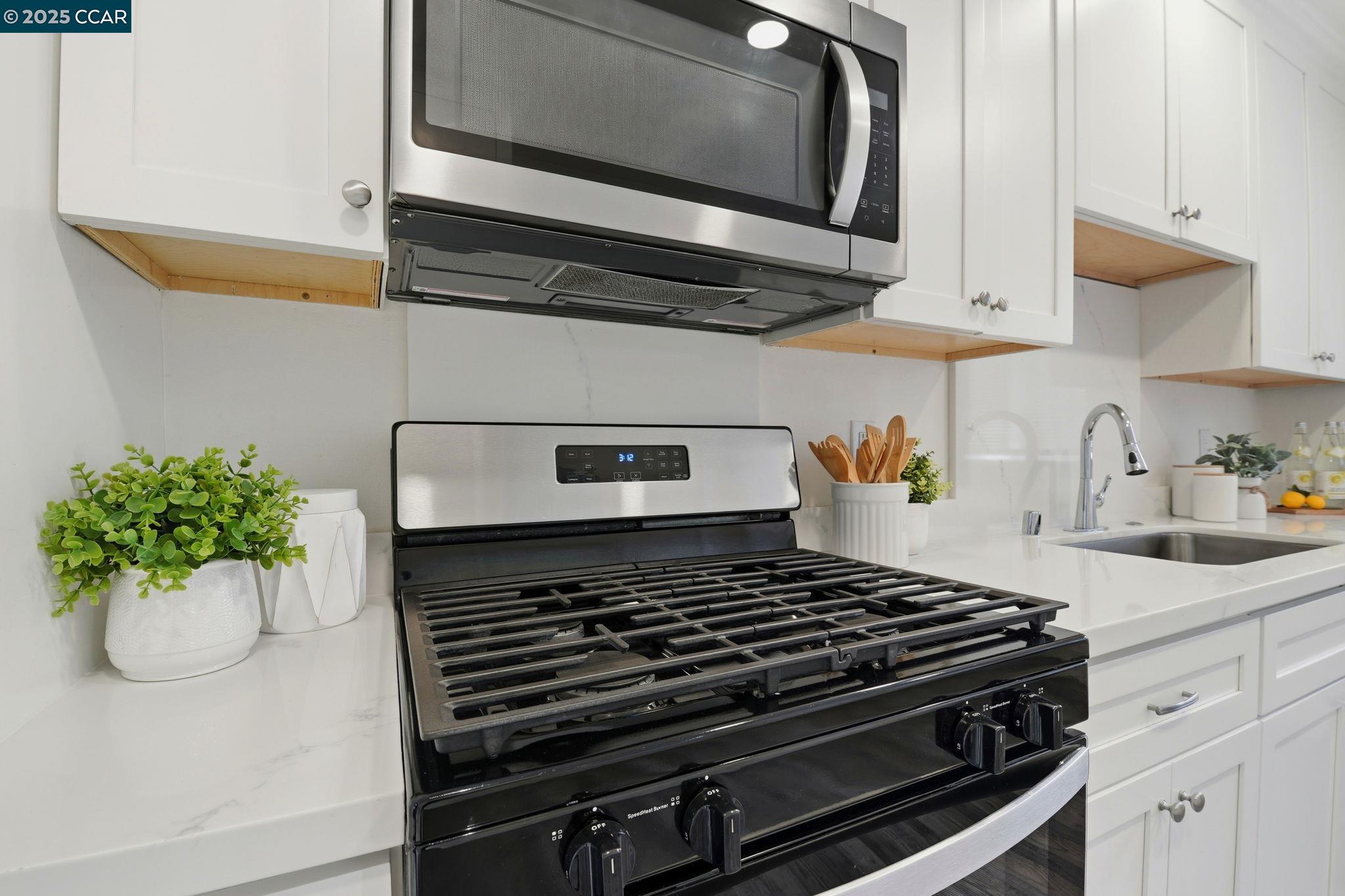 Detail Gallery Image 12 of 34 For 1035 Orange St, Concord,  CA 94518-3715 - 3 Beds | 1 Baths