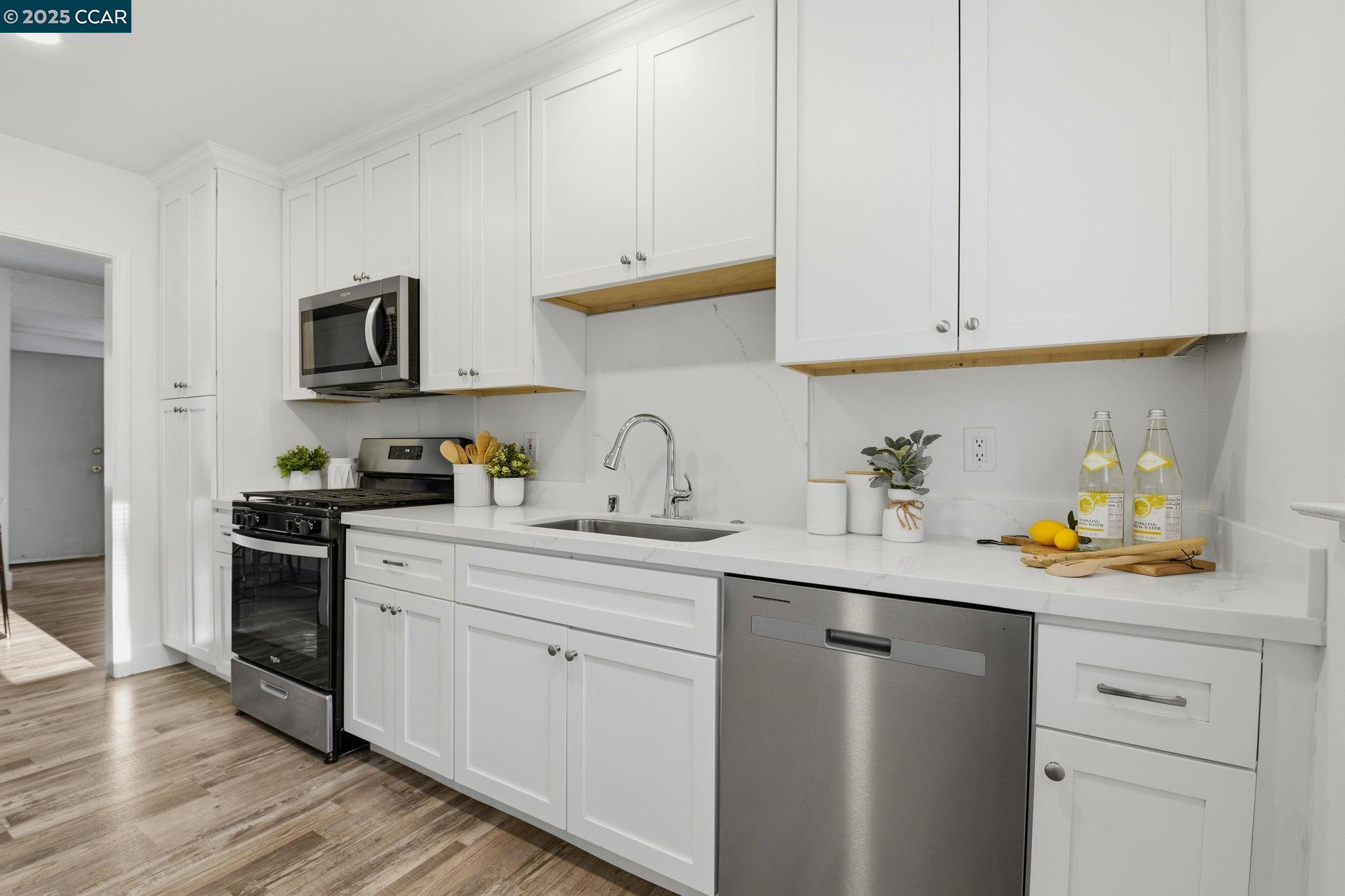 Detail Gallery Image 14 of 34 For 1035 Orange St, Concord,  CA 94518-3715 - 3 Beds | 1 Baths