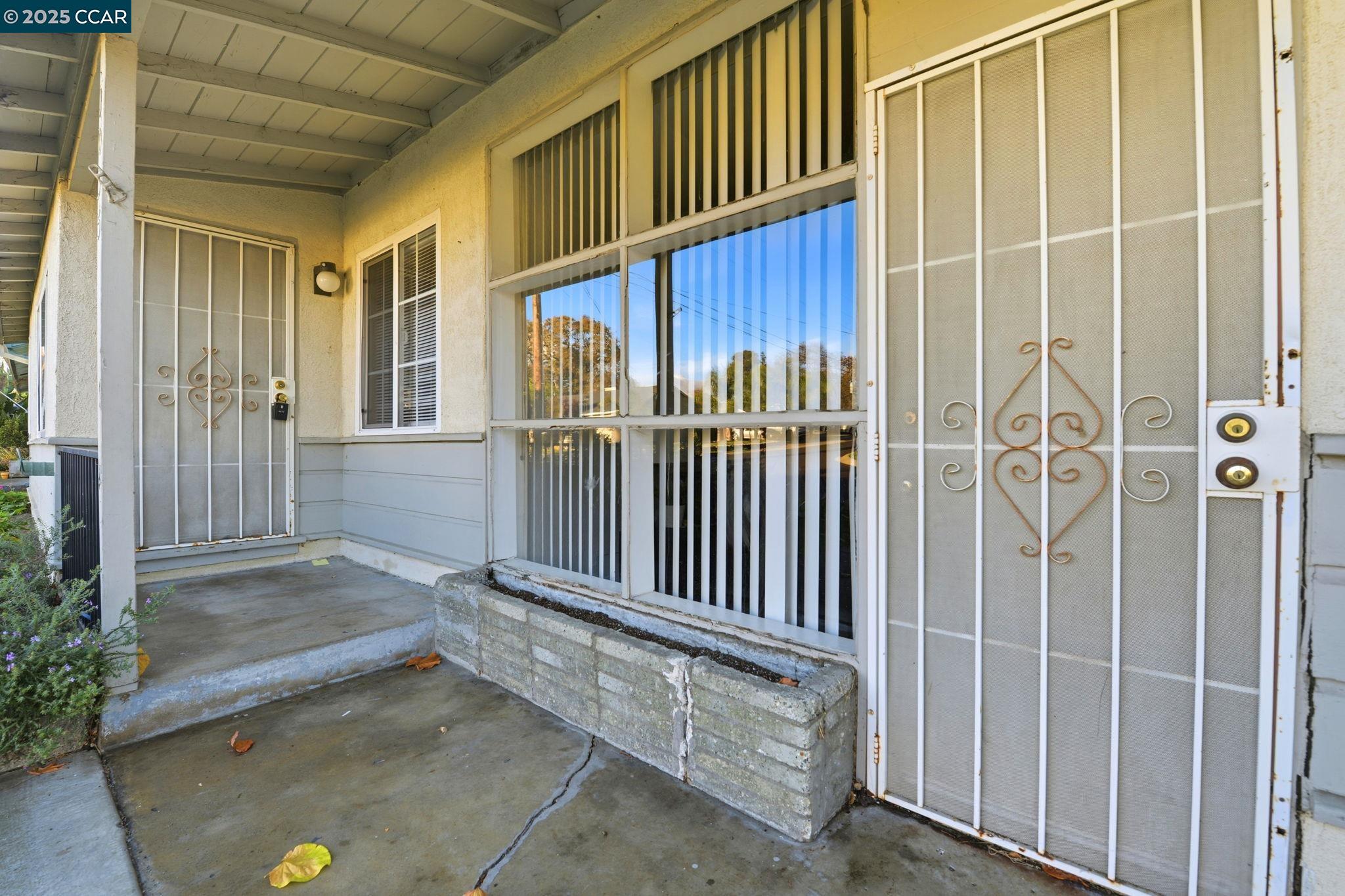 Detail Gallery Image 4 of 34 For 1035 Orange St, Concord,  CA 94518-3715 - 3 Beds | 1 Baths