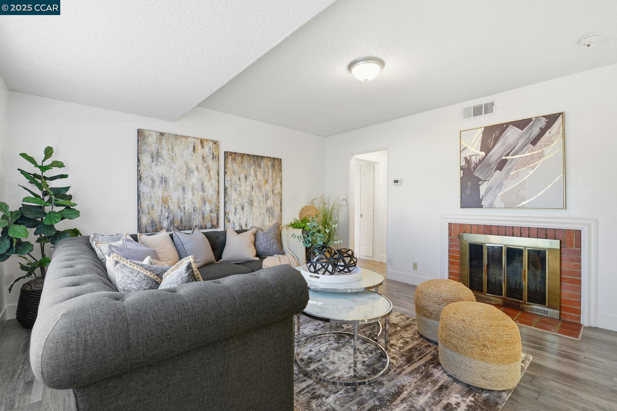 Detail Gallery Image 5 of 34 For 1035 Orange St, Concord,  CA 94518-3715 - 3 Beds | 1 Baths
