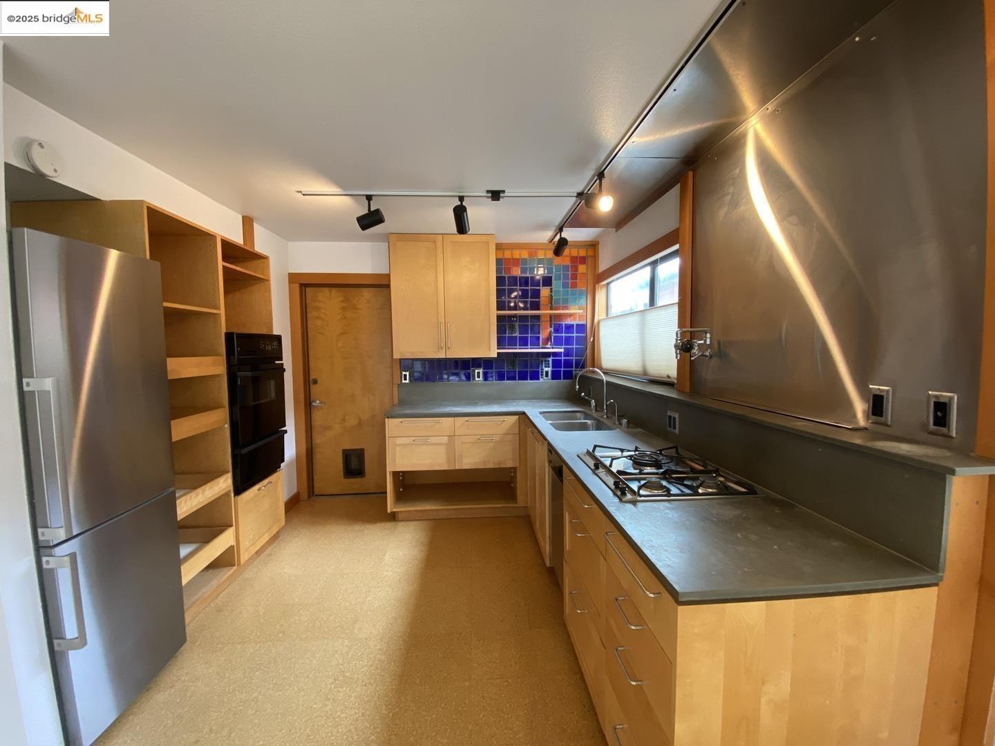 Detail Gallery Image 14 of 36 For 59 San Jose Ave, Pacifica,  CA 94044 - 3 Beds | 1/1 Baths