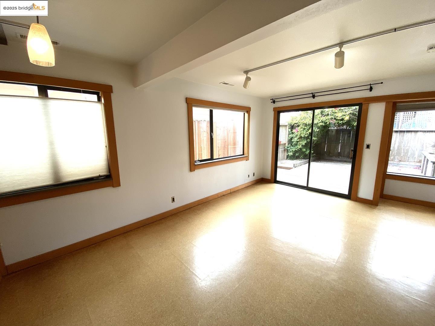 Detail Gallery Image 15 of 36 For 59 San Jose Ave, Pacifica,  CA 94044 - 3 Beds | 1/1 Baths