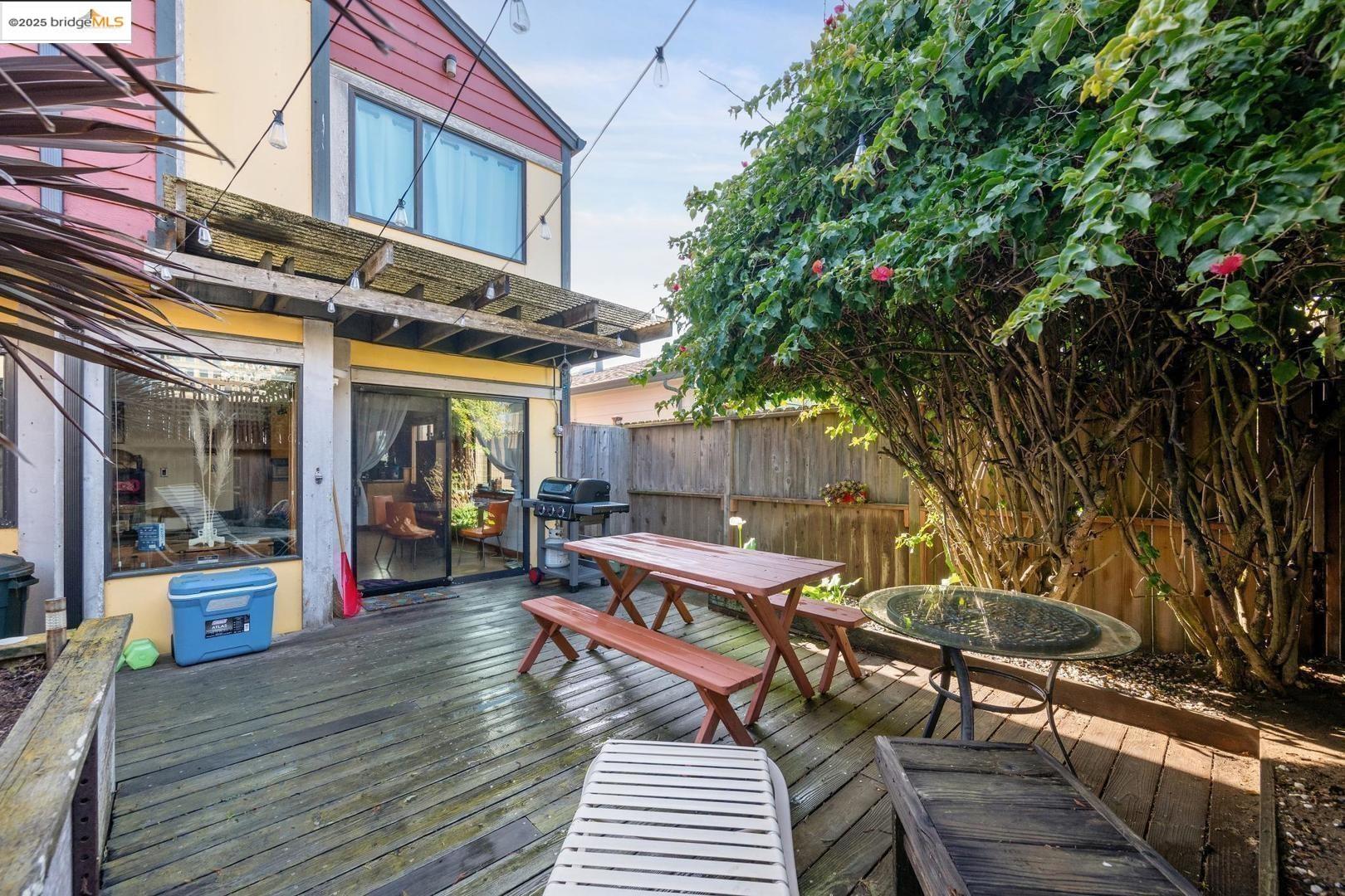 Detail Gallery Image 5 of 36 For 59 San Jose Ave, Pacifica,  CA 94044 - 3 Beds | 1/1 Baths