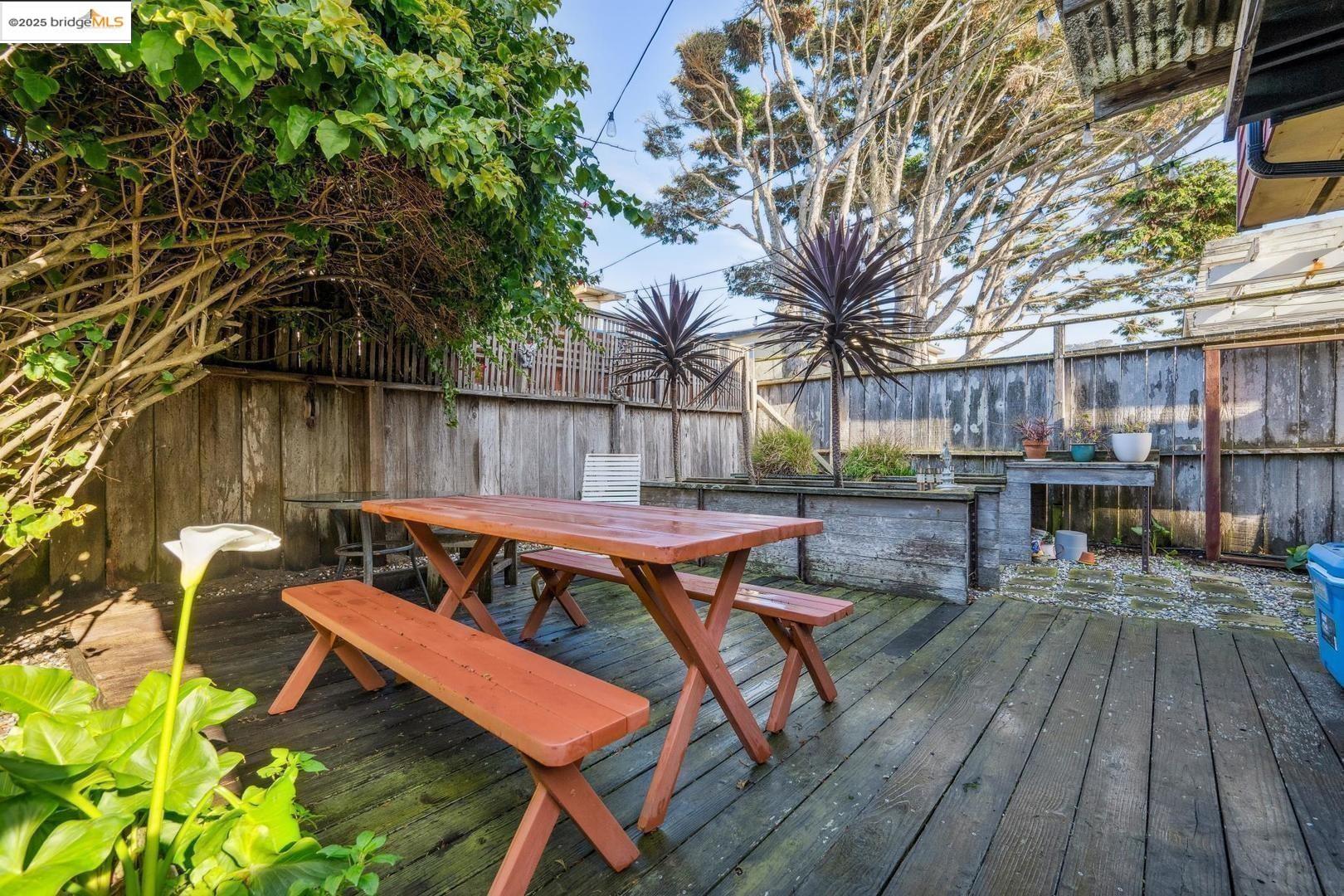 Detail Gallery Image 6 of 36 For 59 San Jose Ave, Pacifica,  CA 94044 - 3 Beds | 1/1 Baths