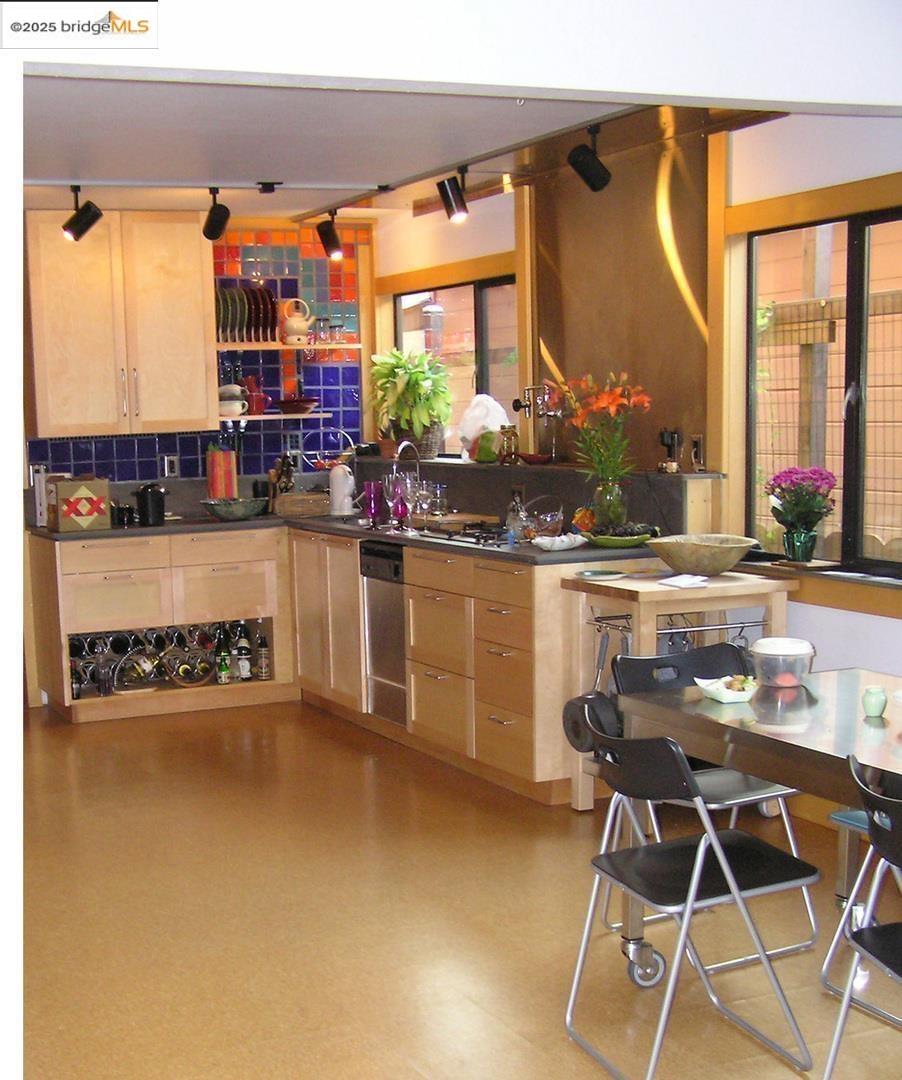 Detail Gallery Image 7 of 31 For 59 San Jose Ave, Pacifica,  CA 94044 - 3 Beds | 1/1 Baths