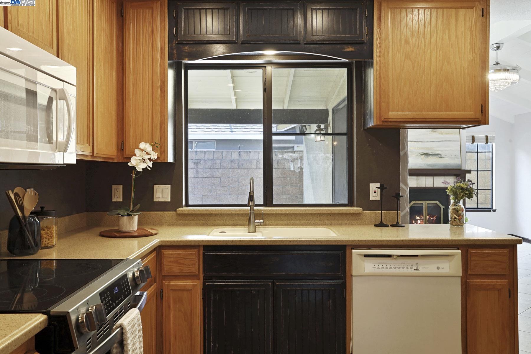 Detail Gallery Image 13 of 39 For 1312 Wylmawood Ln, Modesto,  CA 95355 - 3 Beds | 2 Baths