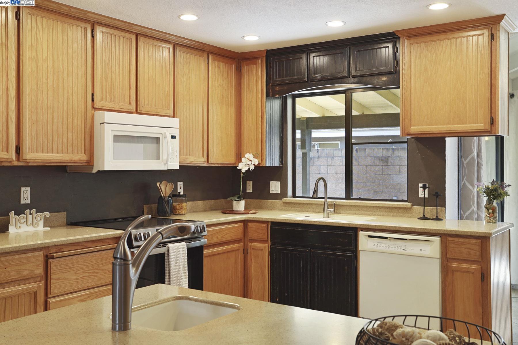 Detail Gallery Image 14 of 39 For 1312 Wylmawood Ln, Modesto,  CA 95355 - 3 Beds | 2 Baths