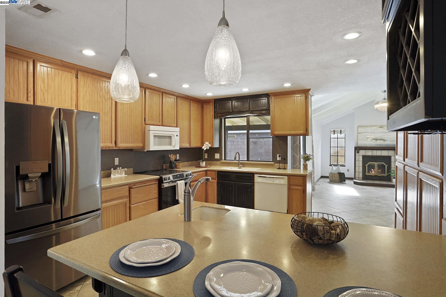 Detail Gallery Image 16 of 39 For 1312 Wylmawood Ln, Modesto,  CA 95355 - 3 Beds | 2 Baths