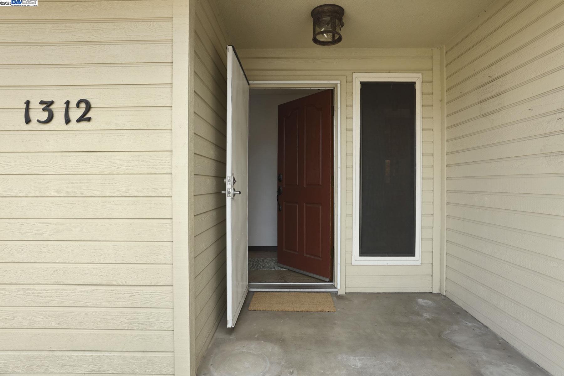 Detail Gallery Image 5 of 39 For 1312 Wylmawood Ln, Modesto,  CA 95355 - 3 Beds | 2 Baths