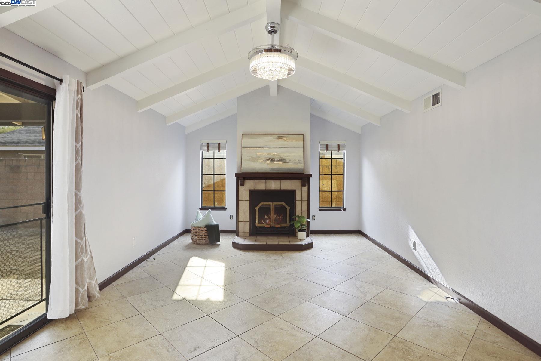 Detail Gallery Image 8 of 39 For 1312 Wylmawood Ln, Modesto,  CA 95355 - 3 Beds | 2 Baths