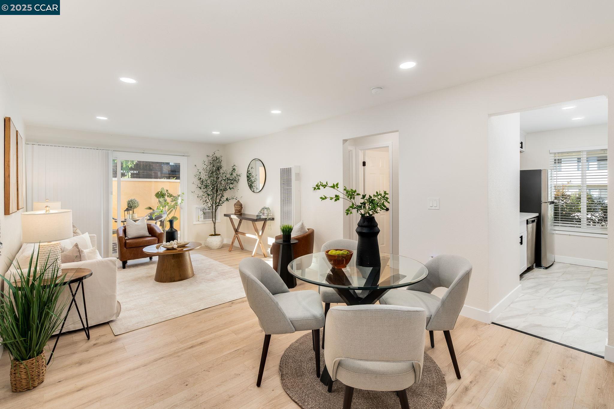 Detail Gallery Image 2 of 33 For 1600 Laguna St #D,  Concord,  CA 94520 - 1 Beds | 1 Baths