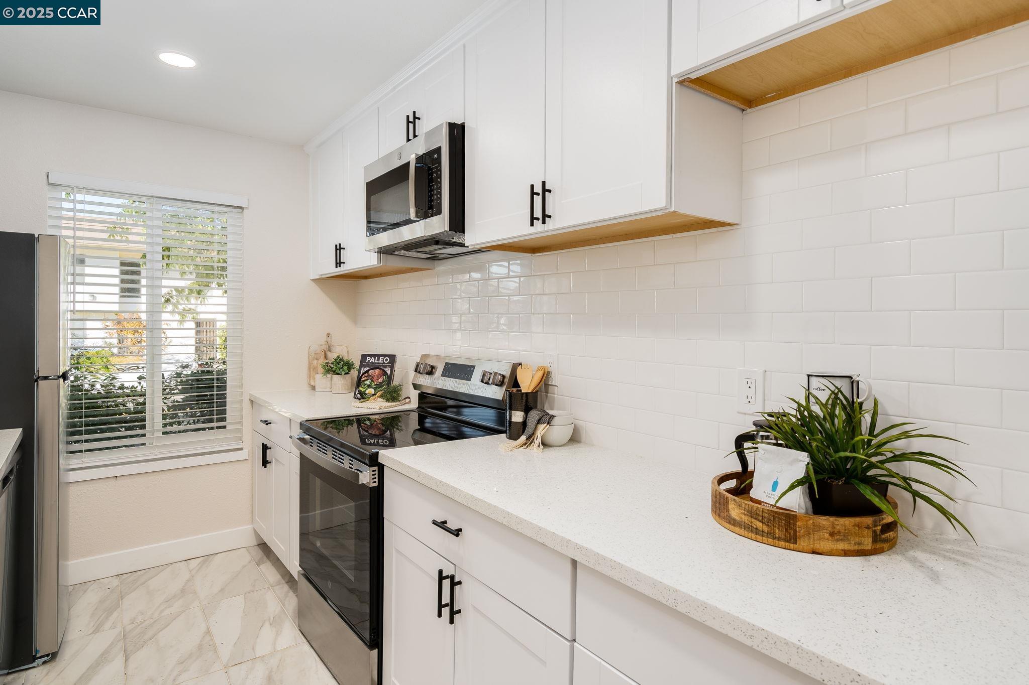 Detail Gallery Image 11 of 33 For 1600 Laguna St #D,  Concord,  CA 94520 - 1 Beds | 1 Baths