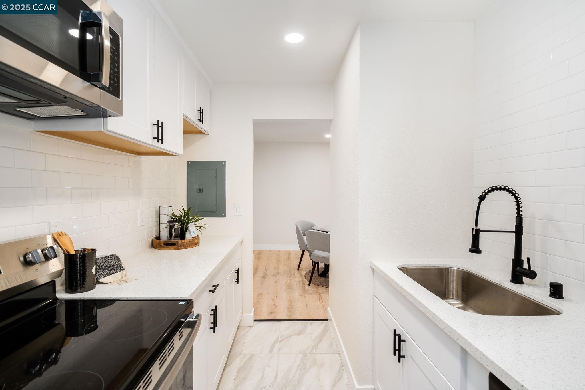 Detail Gallery Image 12 of 33 For 1600 Laguna St #D,  Concord,  CA 94520 - 1 Beds | 1 Baths