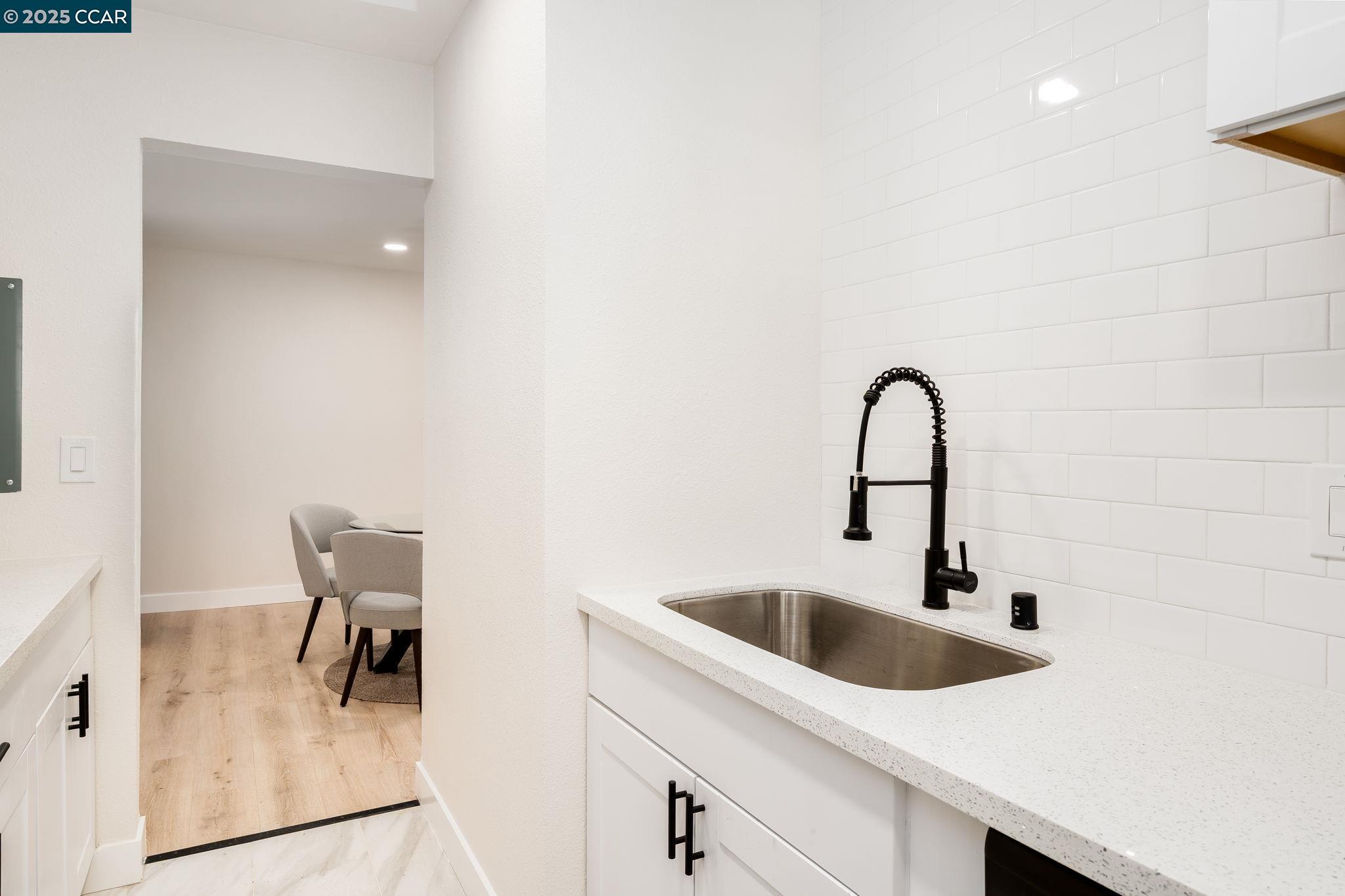 Detail Gallery Image 13 of 33 For 1600 Laguna St #D,  Concord,  CA 94520 - 1 Beds | 1 Baths